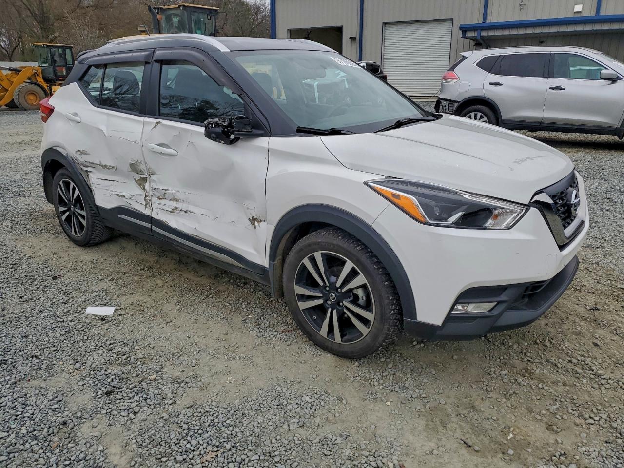 2019 Niss Kicks VIN 3N1CP5CU9KL479659 photo 4