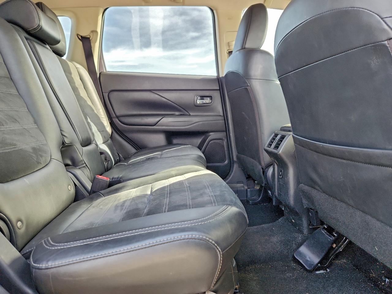 2019 Mitsubishi Outlander VIN JA4AD3A3XKZ010224 photo 11