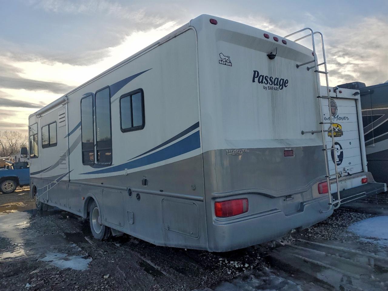 2008 WORKHORSE Motorhome VIN 5B4LPE7G283431643 photo 3
