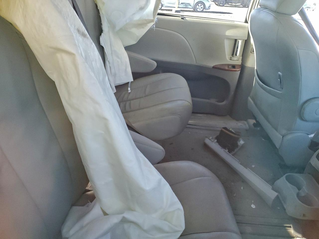 2013 Toyota All models VIN 5TDYK3DC7DS356550 photo 11