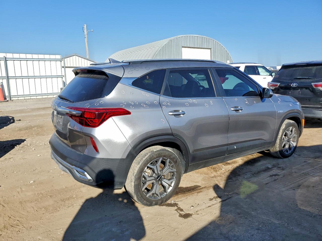 2023 Kia Seltos VIN KNDERCAA0P7421349 photo 3