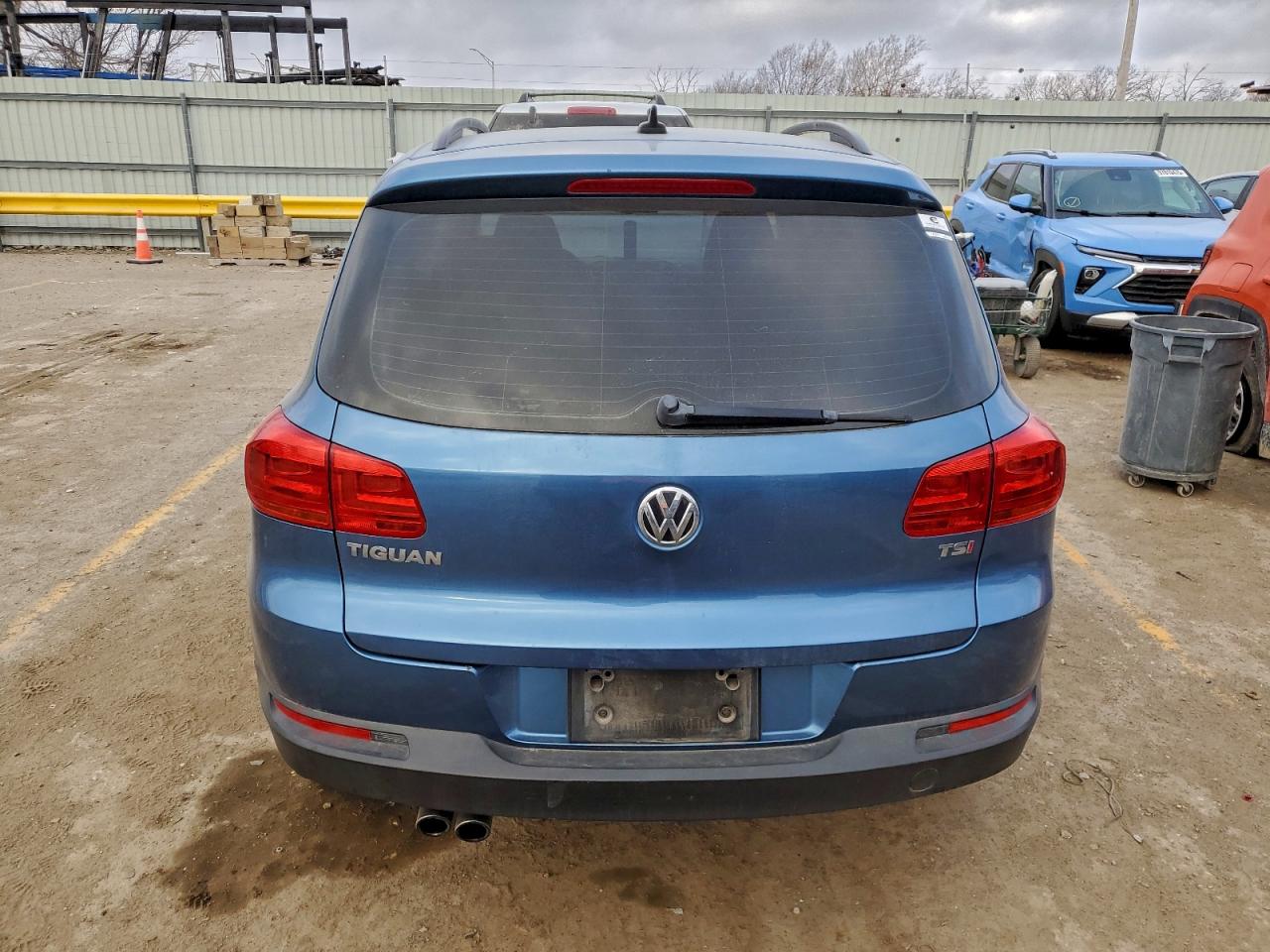 2017 Volkswagen Tiguan VIN WVGAV7AX3HK024220 photo 6