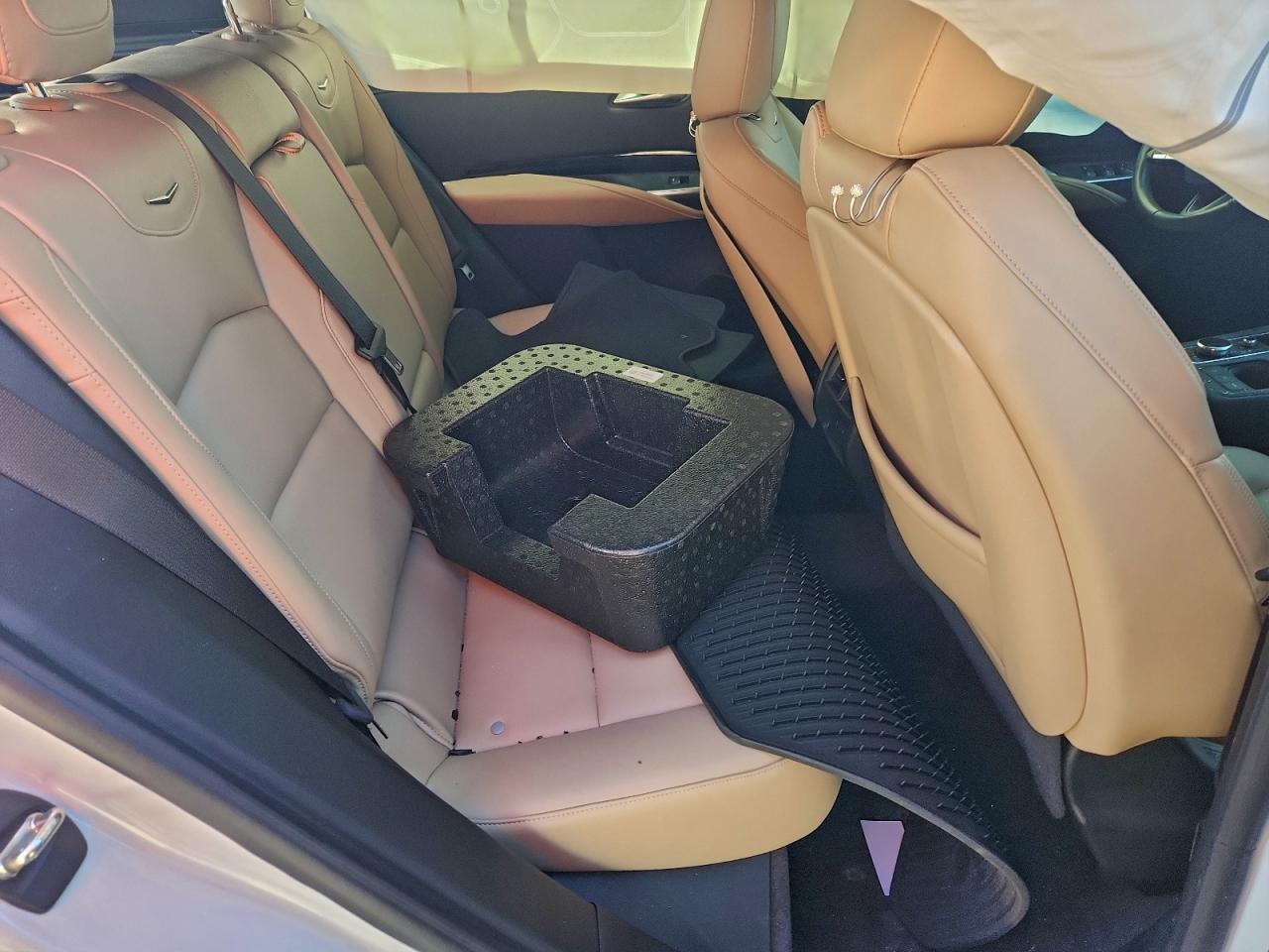 2024 Cadillac Xt4 VIN 1GYAZAR48RF120896 photo 10