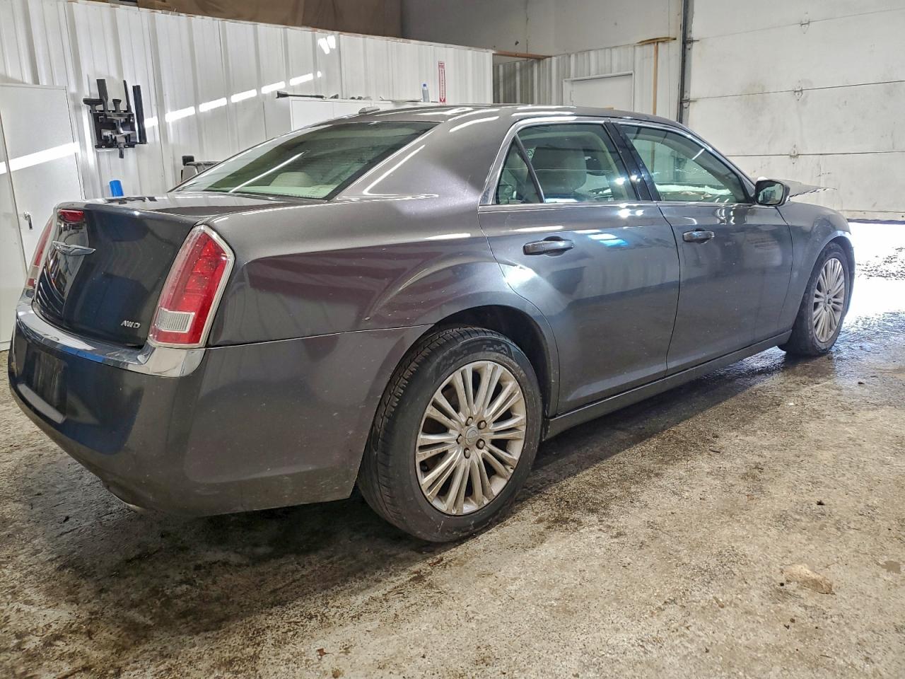 2014 Chrysler 300 VIN 2C3CCARGXEH120390 photo 3