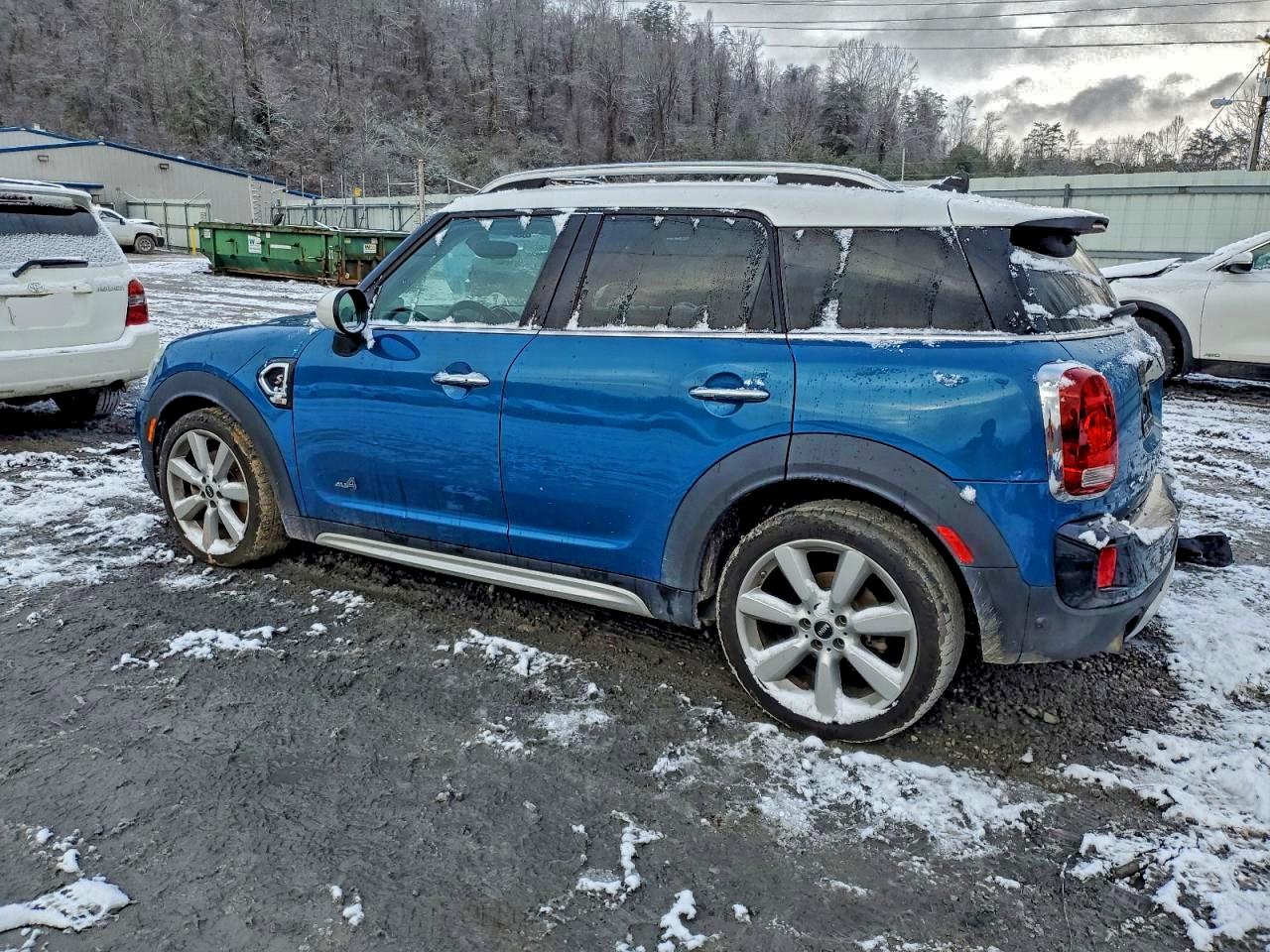 2018 Mini Cooper VIN WMZYT5C33J3D81813 photo 2