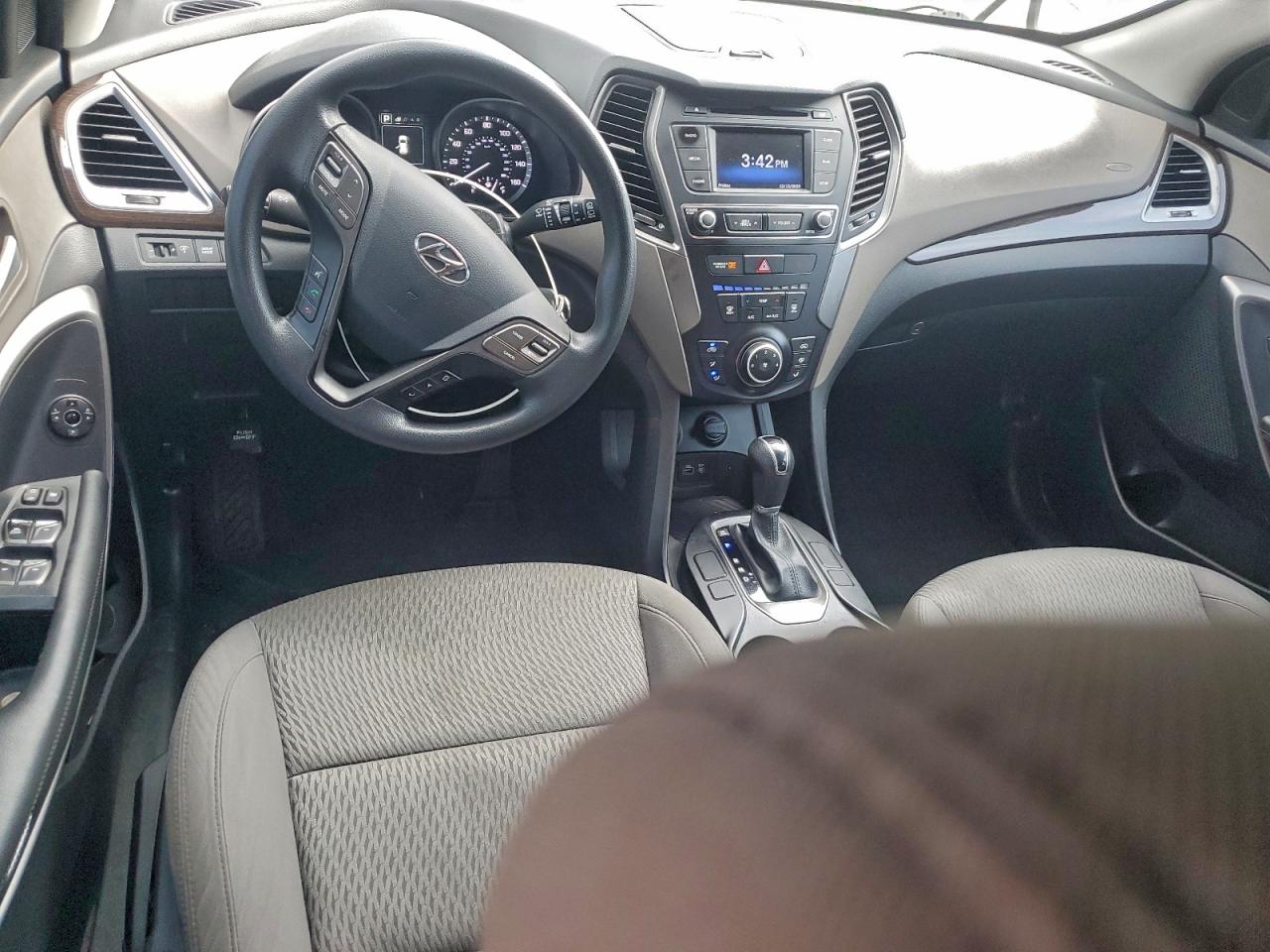 2018 Hyundai Santa fe VIN 5NMZT3LB4JH052679 photo 8