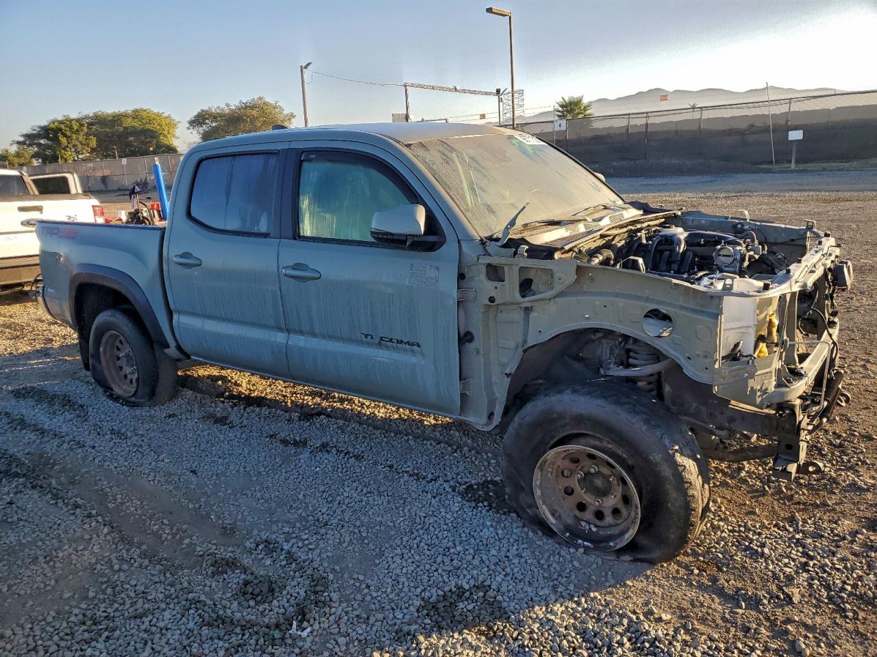 2023 Toyota Tacoma VIN 3TMCZ5AN0PM617612 photo 4