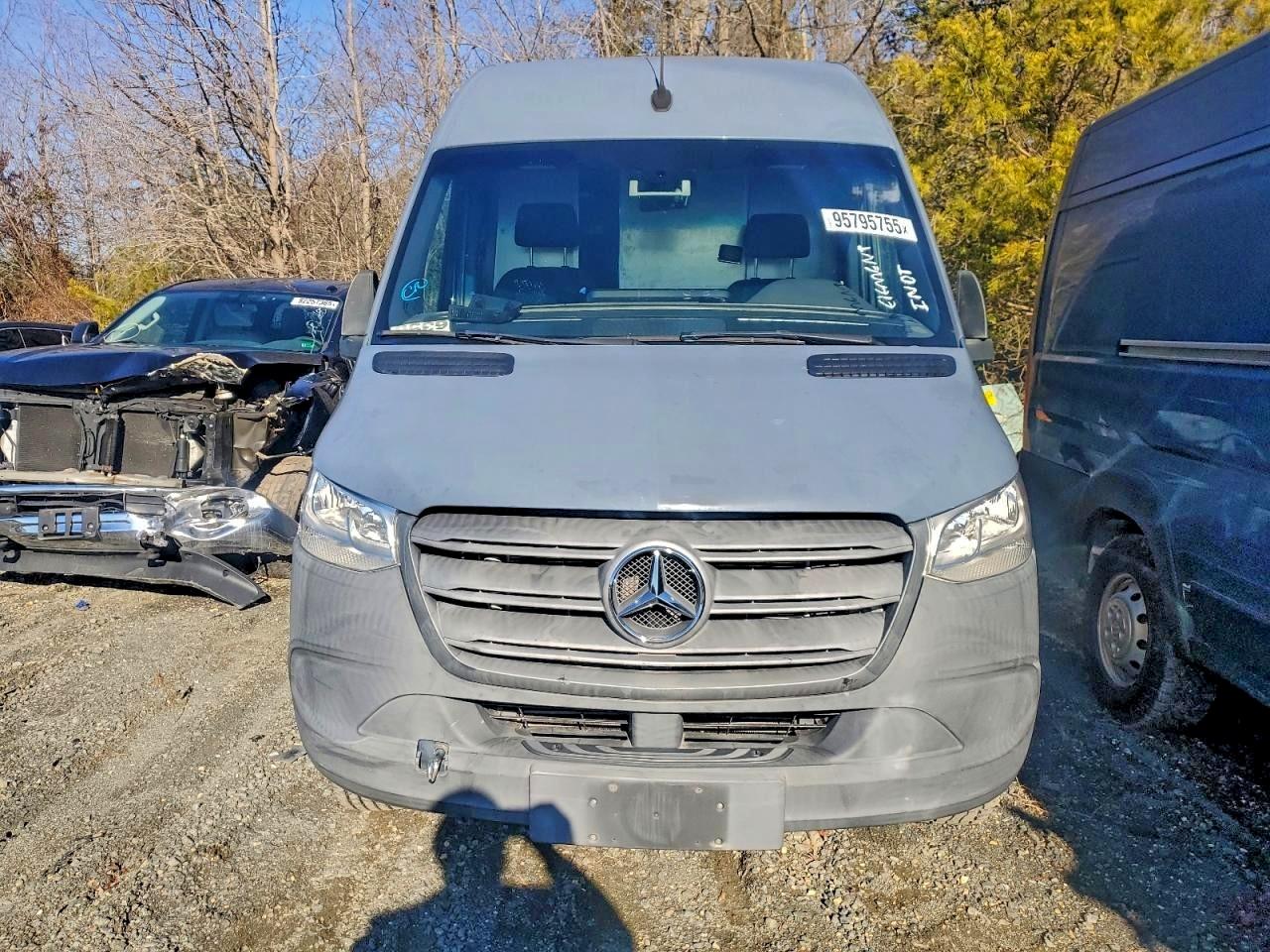 2019 Mercedes-Benz Sprinter VIN WD4PF0CD0KP082503 photo 5