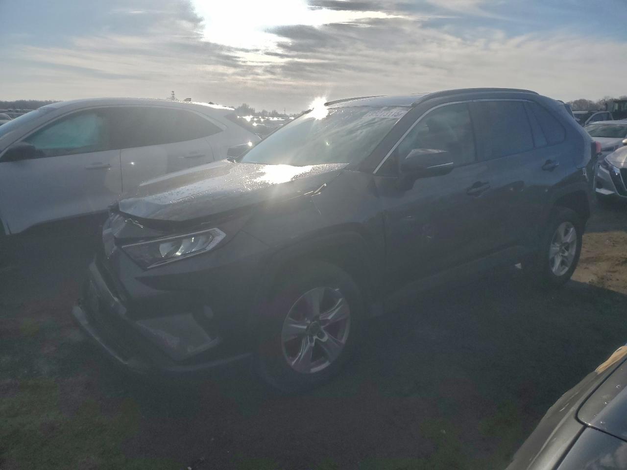 2021 Toyota Rav4 VIN 2T3P1RFV8MC171701 photo 1