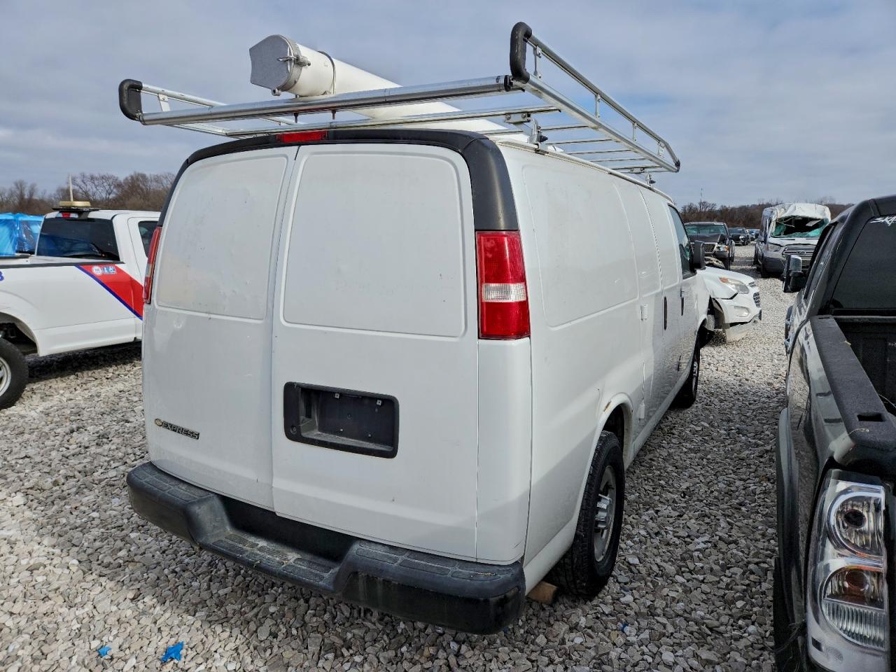2017 Chev Express VIN 1GCWGAFG4H1135195 photo 3