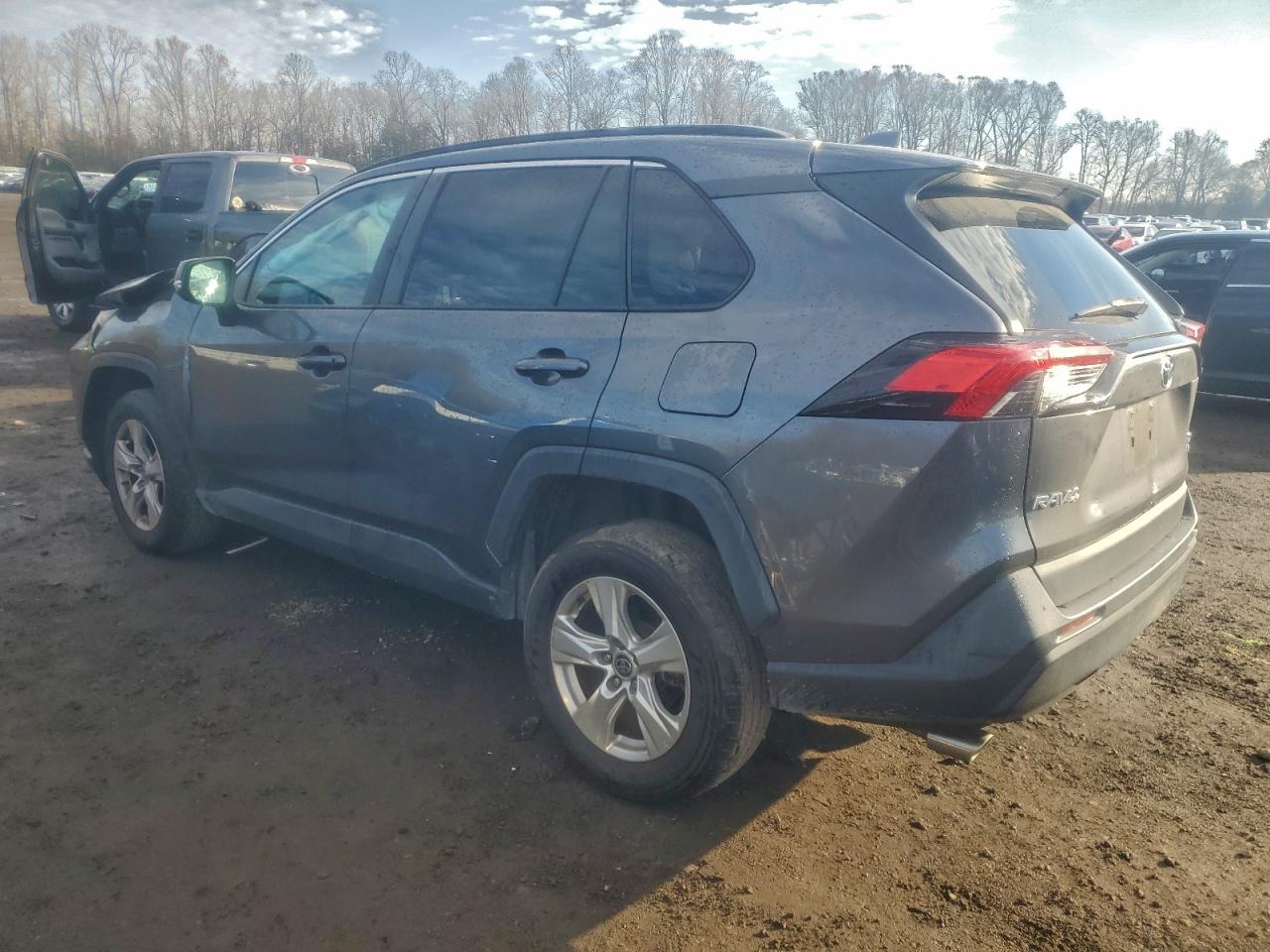 2021 Toyota Rav4 VIN 2T3P1RFV8MC171701 photo 2