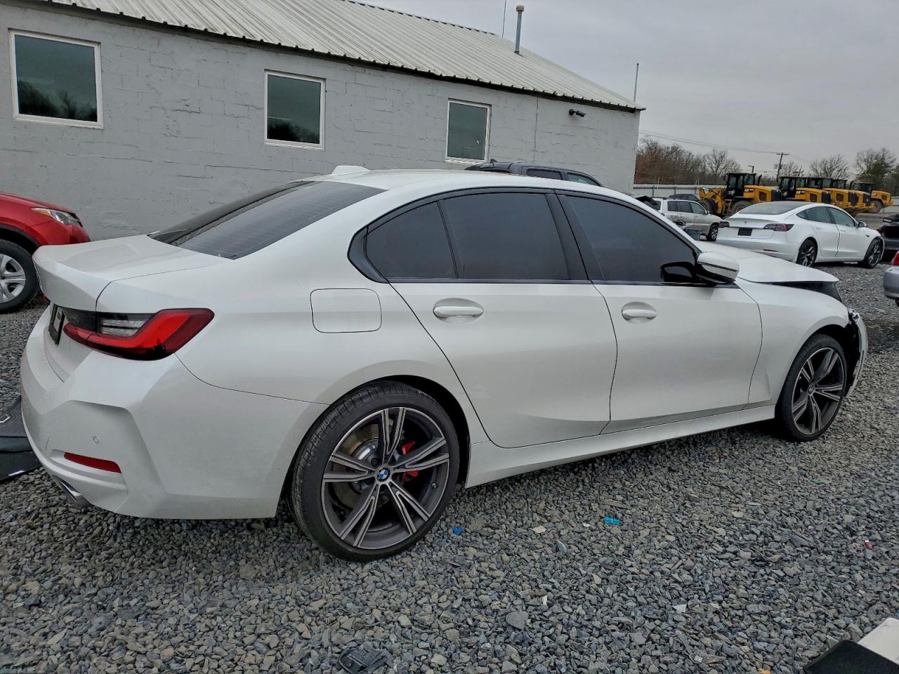 2024 BMW 3 series VIN 3MW89FF06R8E47869 photo 3