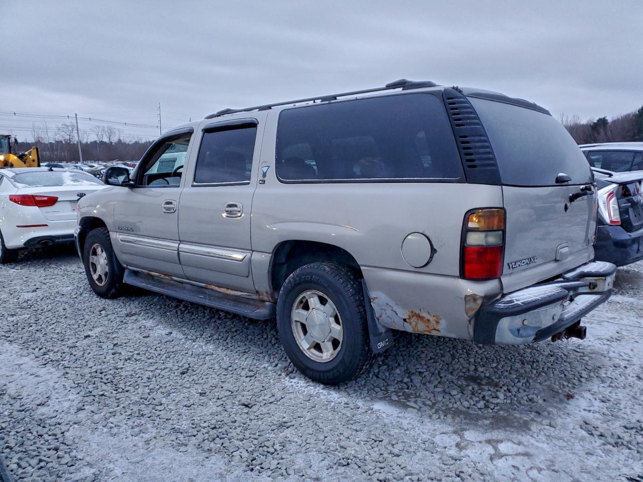 2005 GMC Yukon VIN 1GKFK16Z35J231948 photo 2