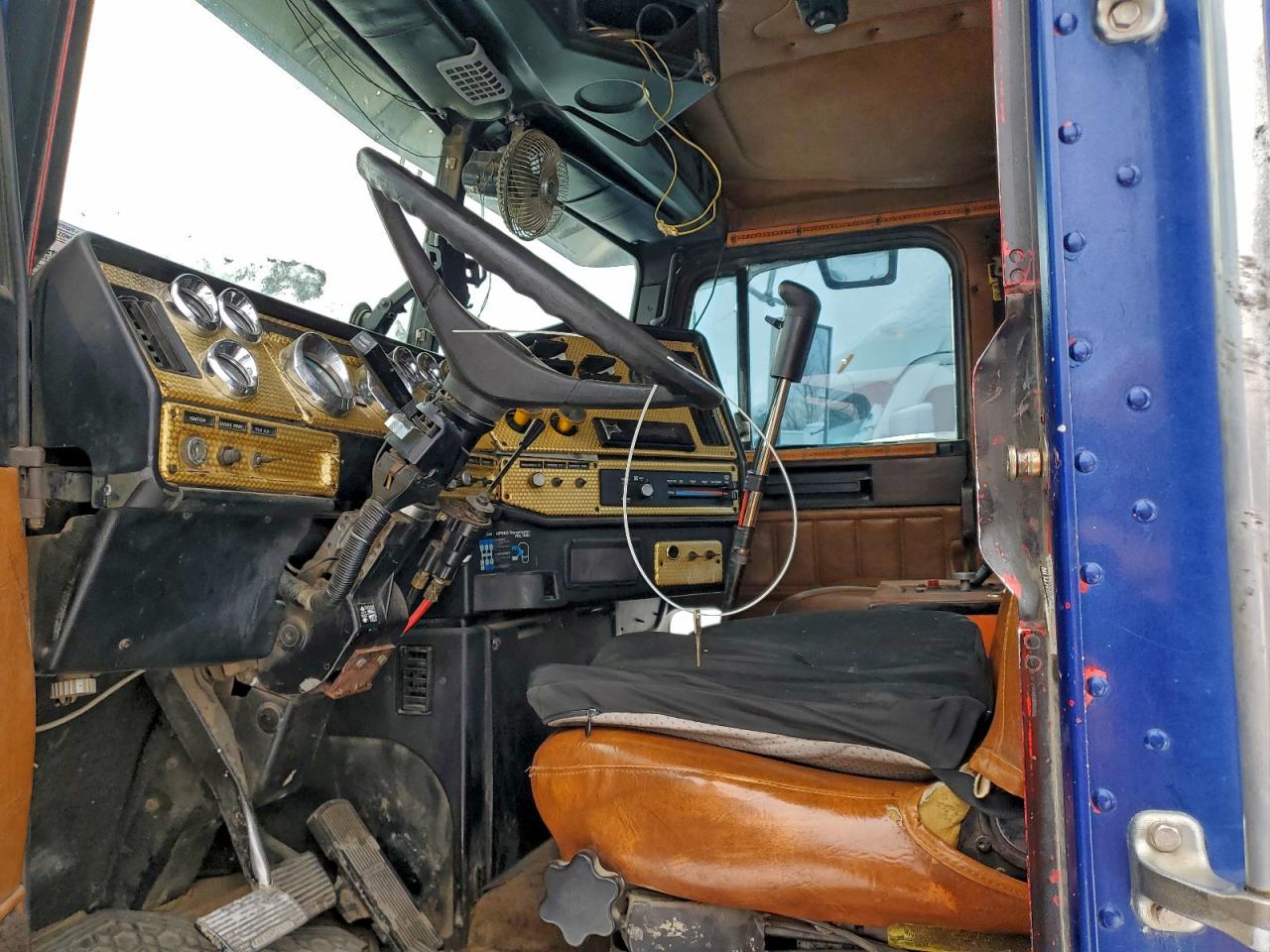1998 FREIGHTLINER All other VIN 2FUPFEDB4WA948879 photo 5