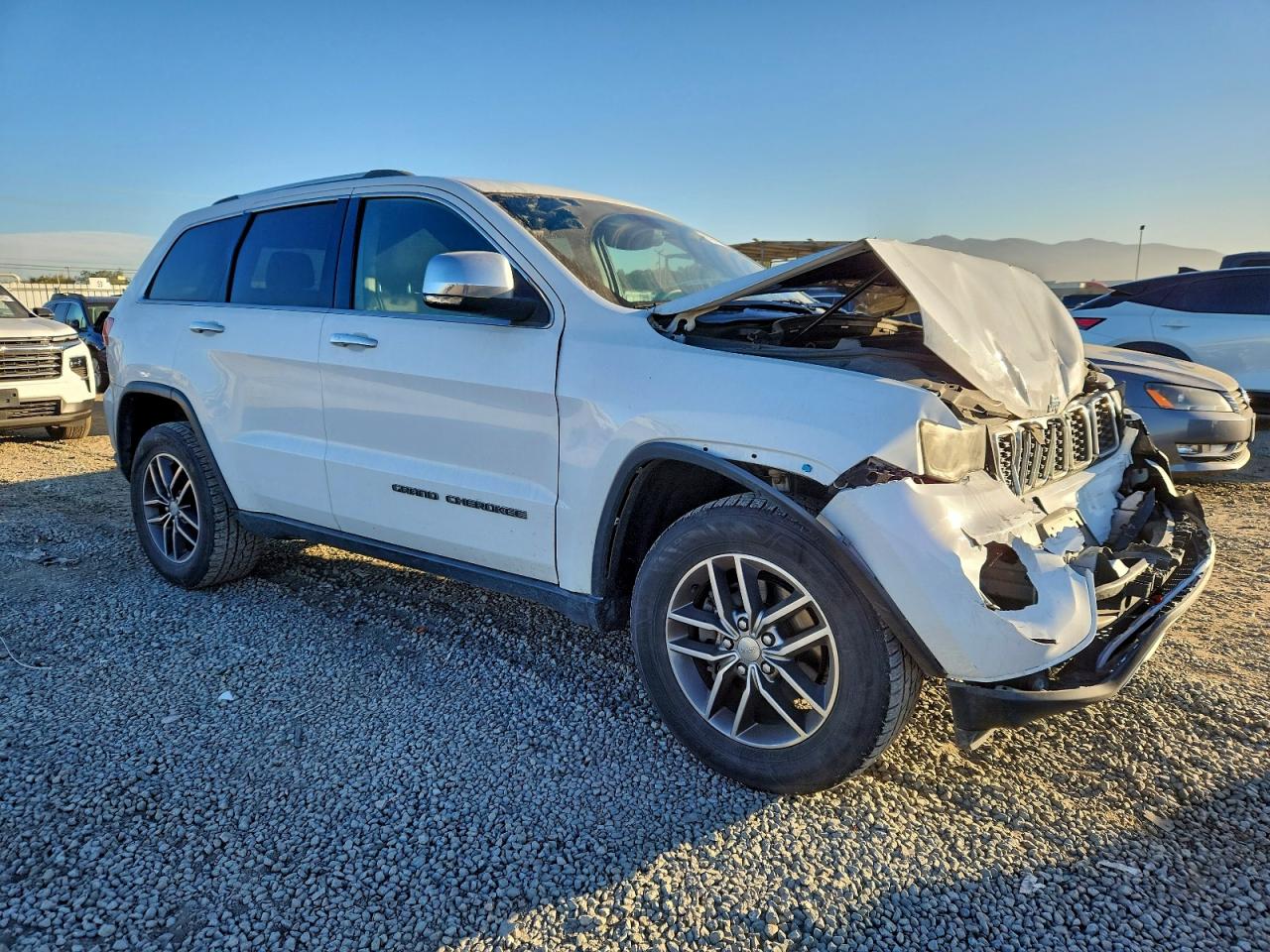 2018 Jeep Grand cher VIN 1C4RJFBG1JC195219 photo 4