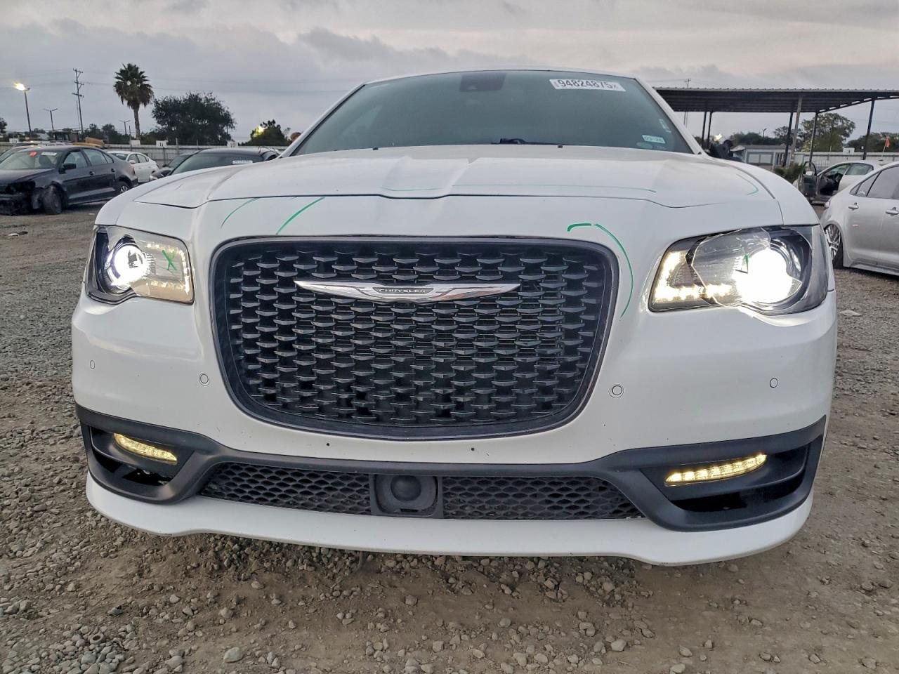 2017 Chrysler 300 VIN 2C3CCABGXHH572368 photo 5
