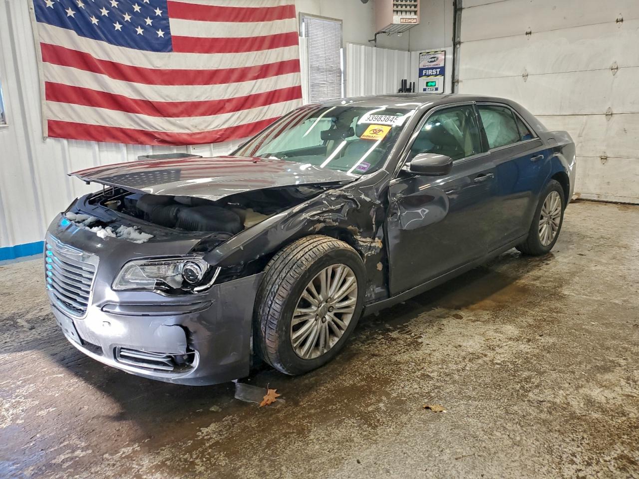 2014 Chrysler 300 VIN 2C3CCARGXEH120390 photo 1