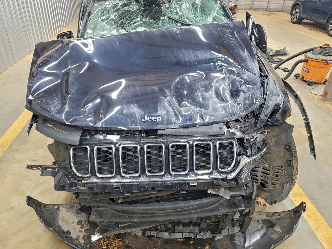 2024 Jeep Grand cher VIN 1C4RJYB69RC720669 photo 11