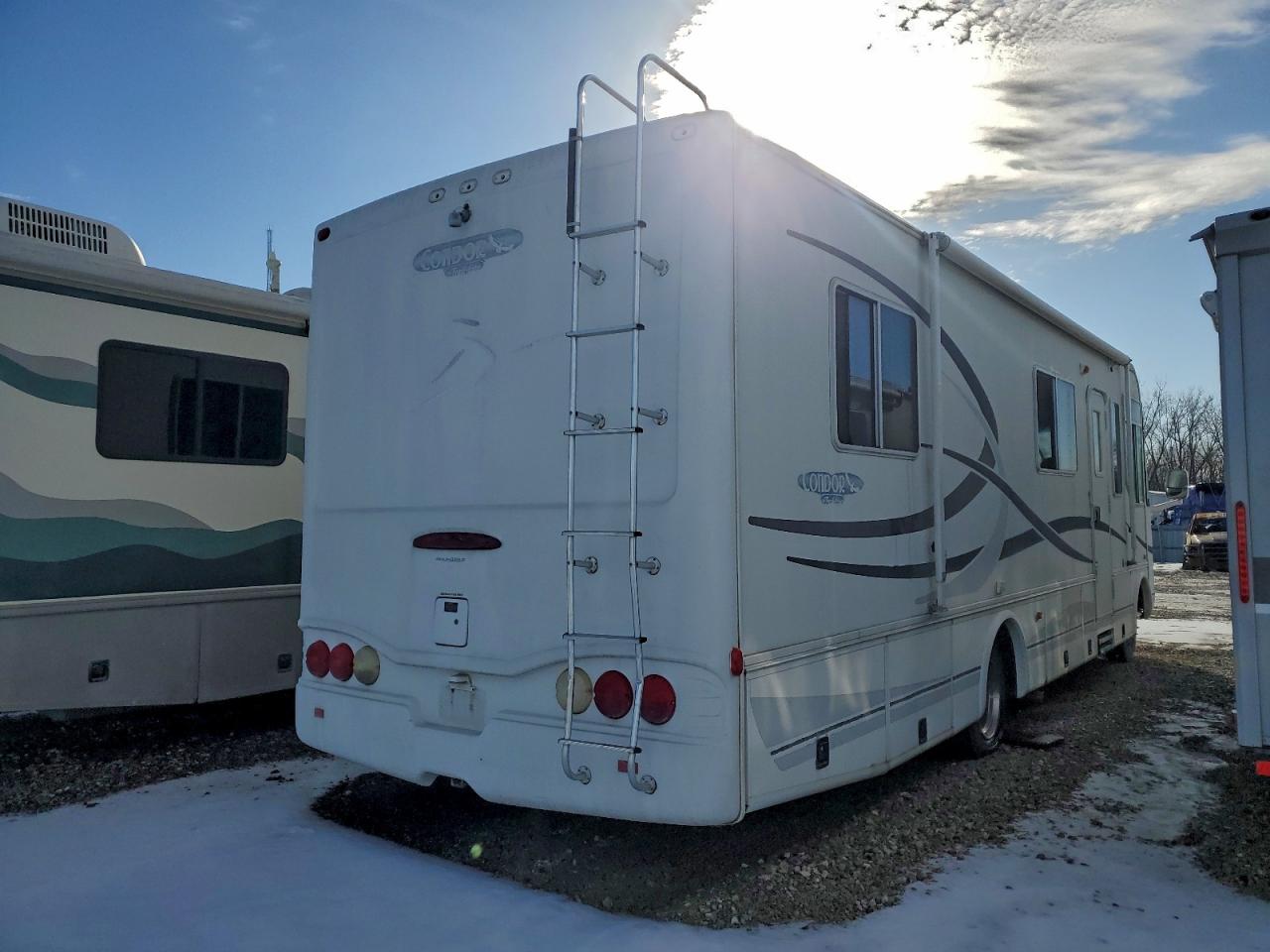 2002 WORKHORSE Motorhome VIN 584LP57G923339078 photo 4