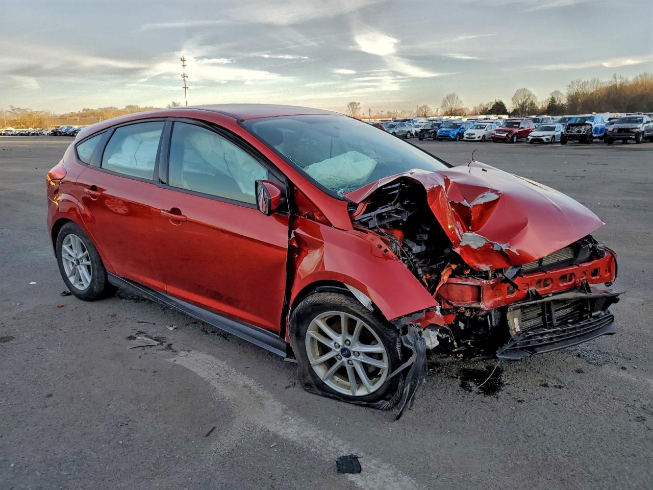 2018 Ford Focus VIN 1FADP3K23JL254899 photo 4