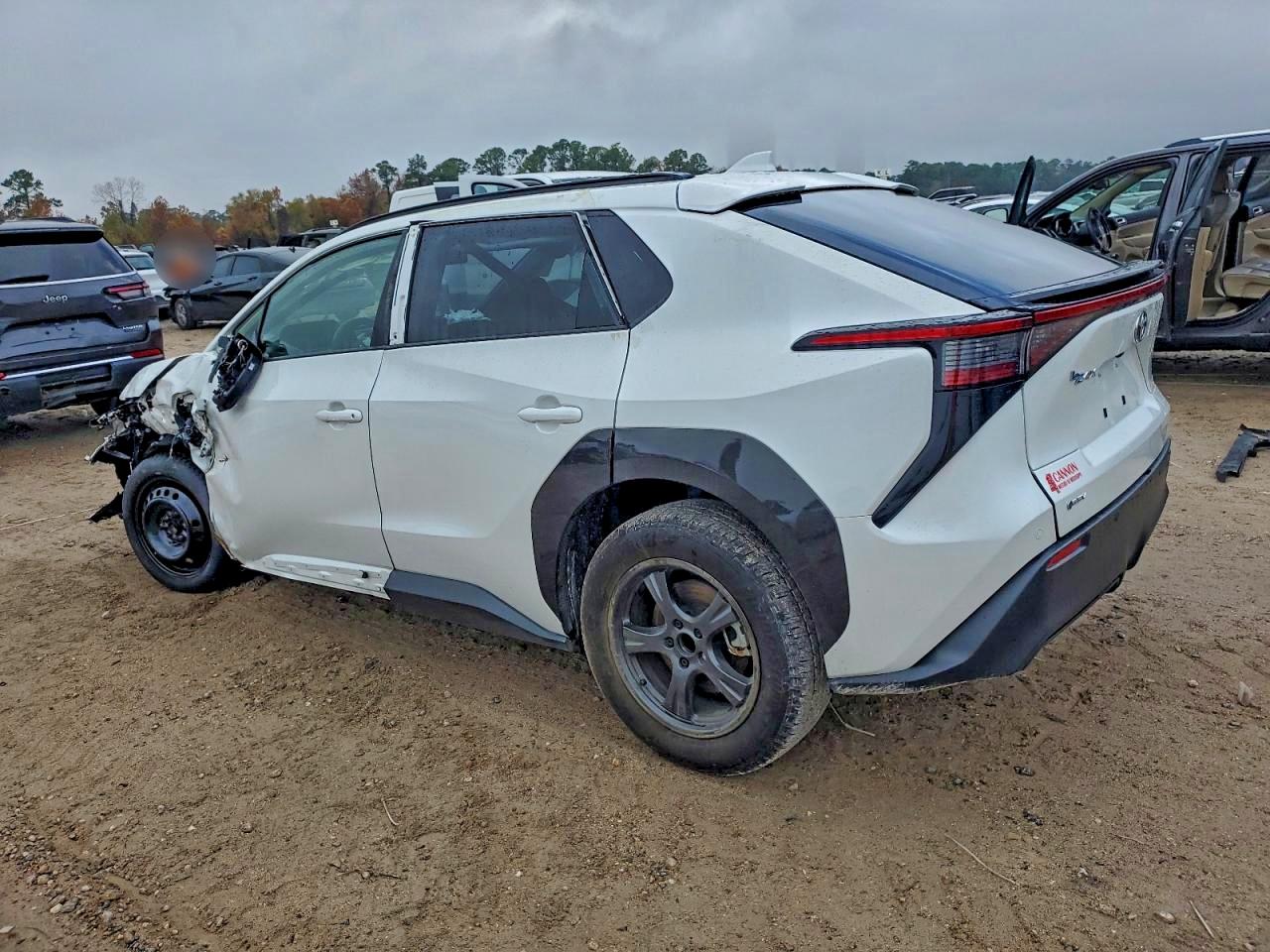 2024 Toyota Bz4x xle VIN JTMAAAAA6RA030237 photo 2