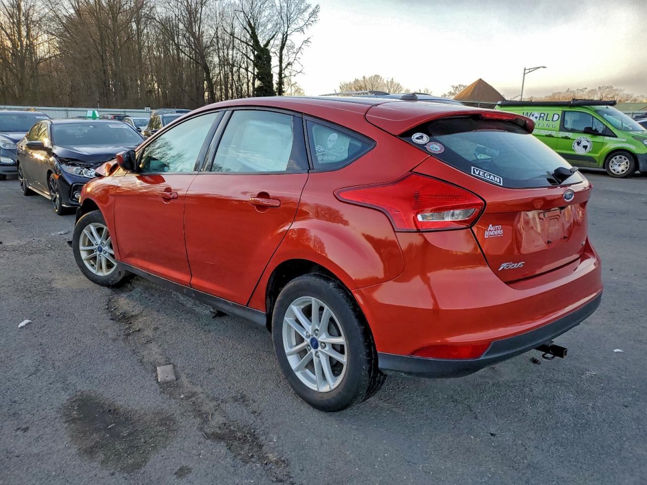 2018 Ford Focus VIN 1FADP3K23JL254899 photo 2