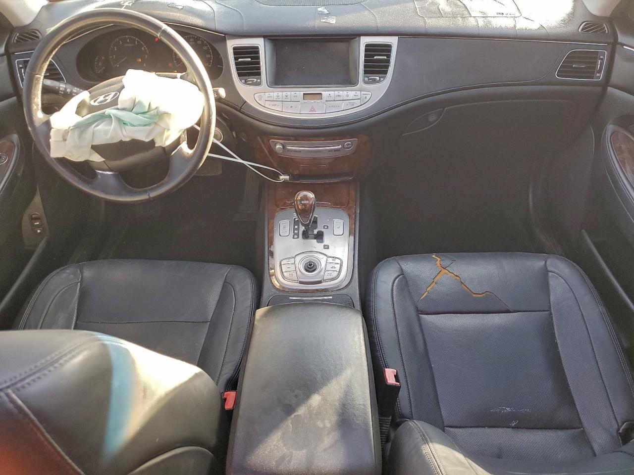 2011 Hyundai Genesis VIN KMHGC4DE4BU140689 photo 8