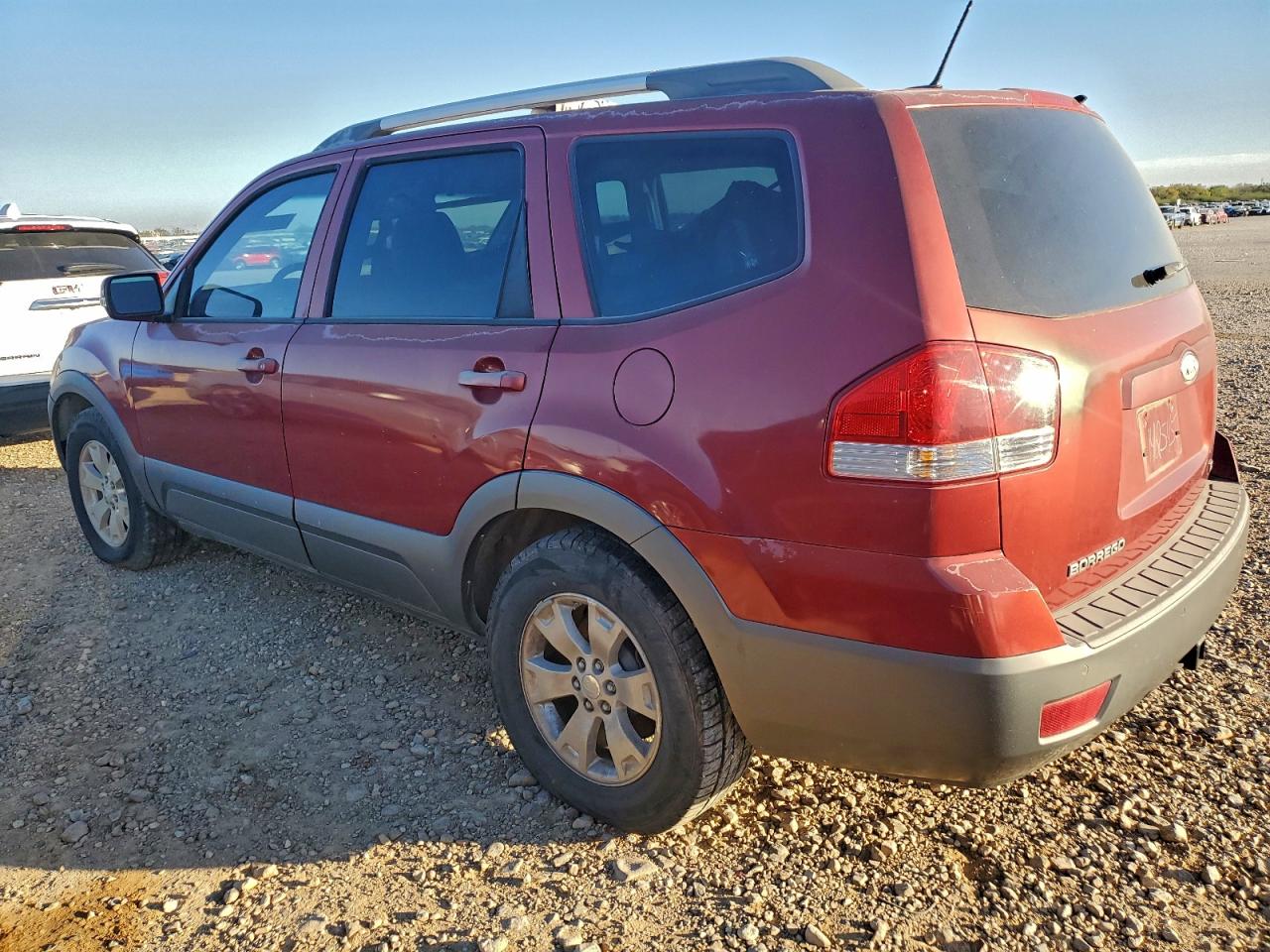 2009 Kia Borrego VIN KNDJJ741X95014386 photo 2