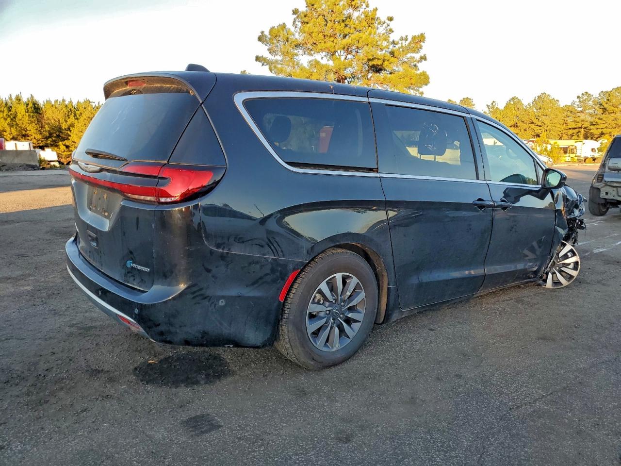 2023 Chrysler Pacifica VIN 2C4RC1L78PR562466 photo 3