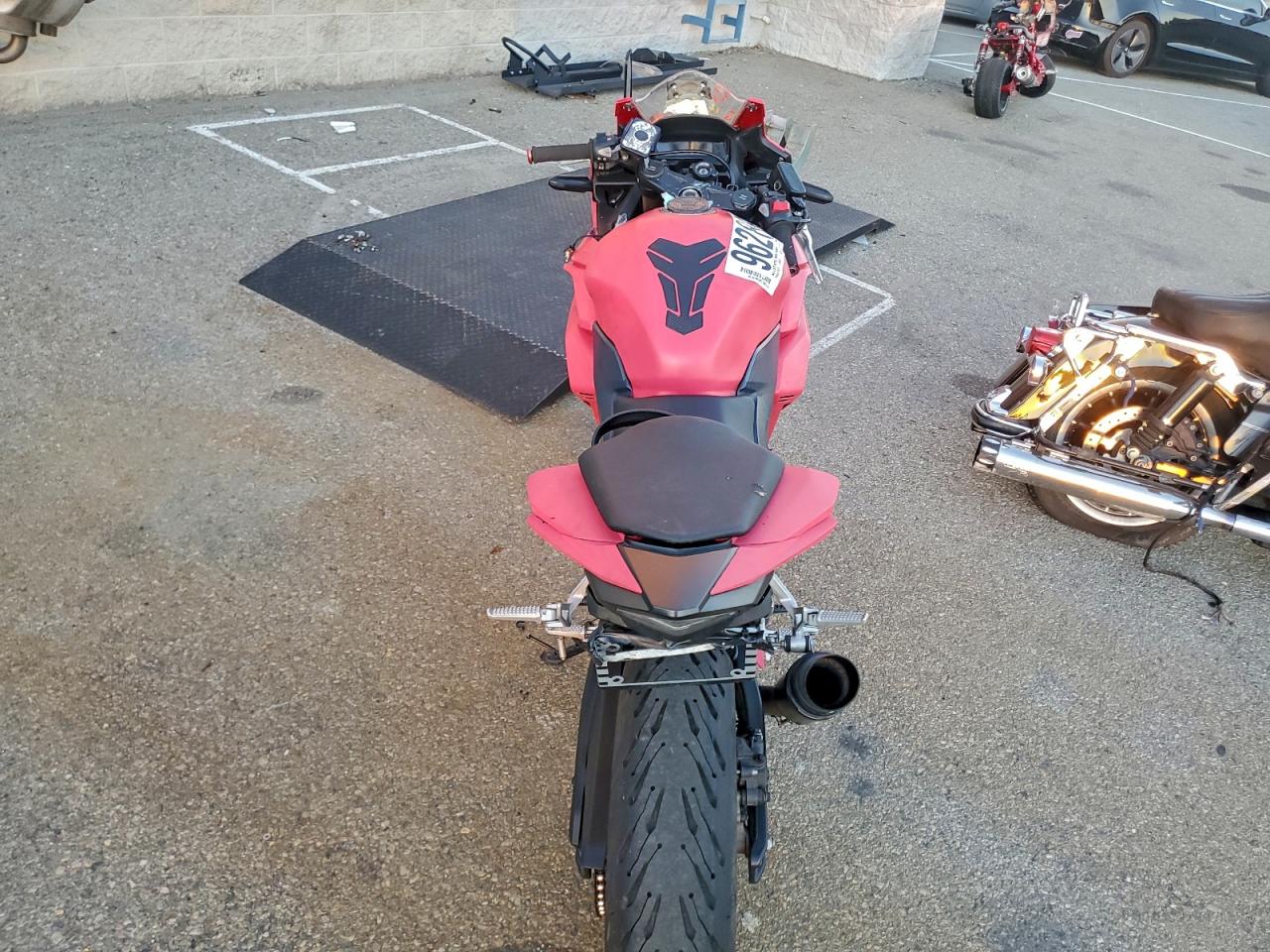 2022 Honda Cbr cycle VIN MLHPC6256N5300053 photo 6
