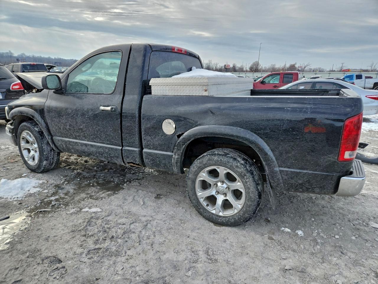2002 Dodge Ram 1500 VIN 1D7HA16K82J262267 photo 2