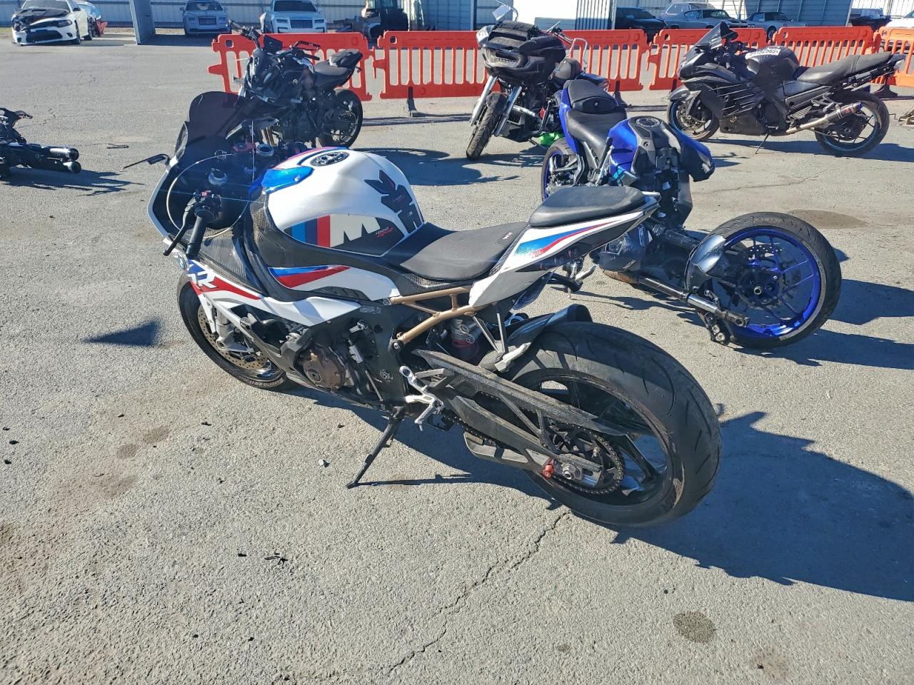 2021 BMW S VIN WB10E2309M6D45040 photo 2