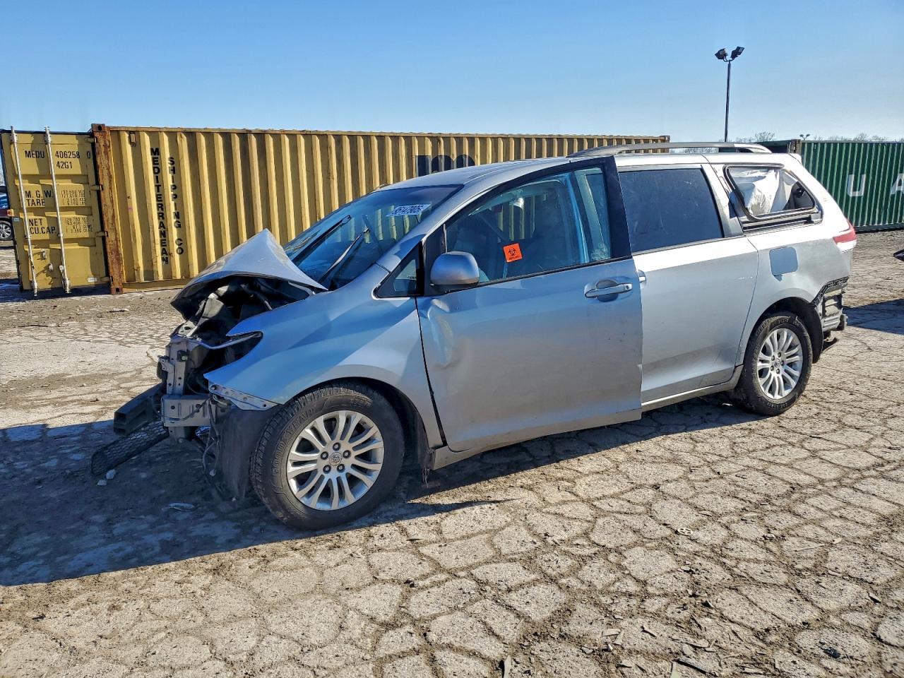 2013 Toyota All models VIN 5TDYK3DC7DS356550 photo 1