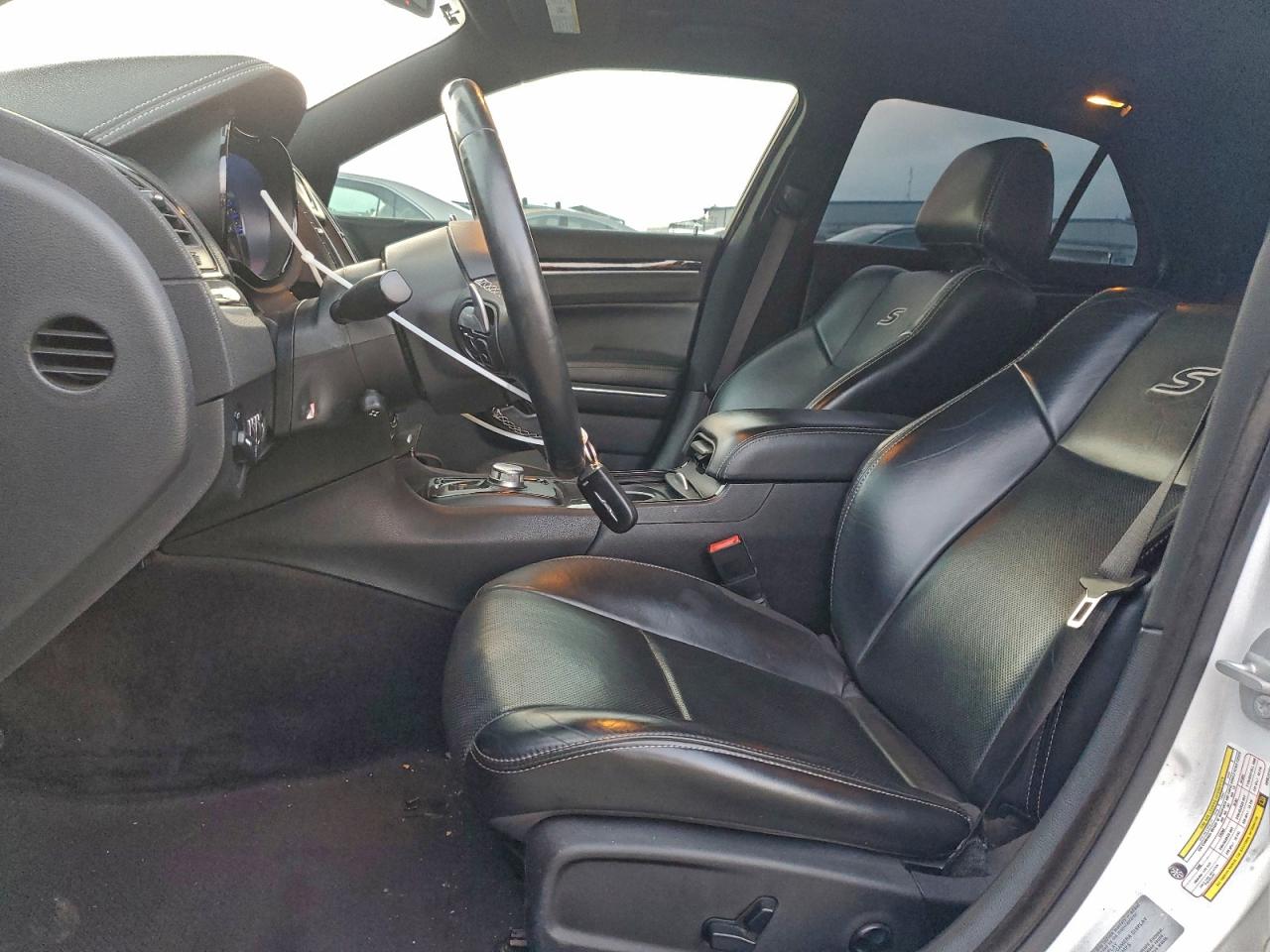 2017 Chrysler 300 VIN 2C3CCABGXHH572368 photo 7
