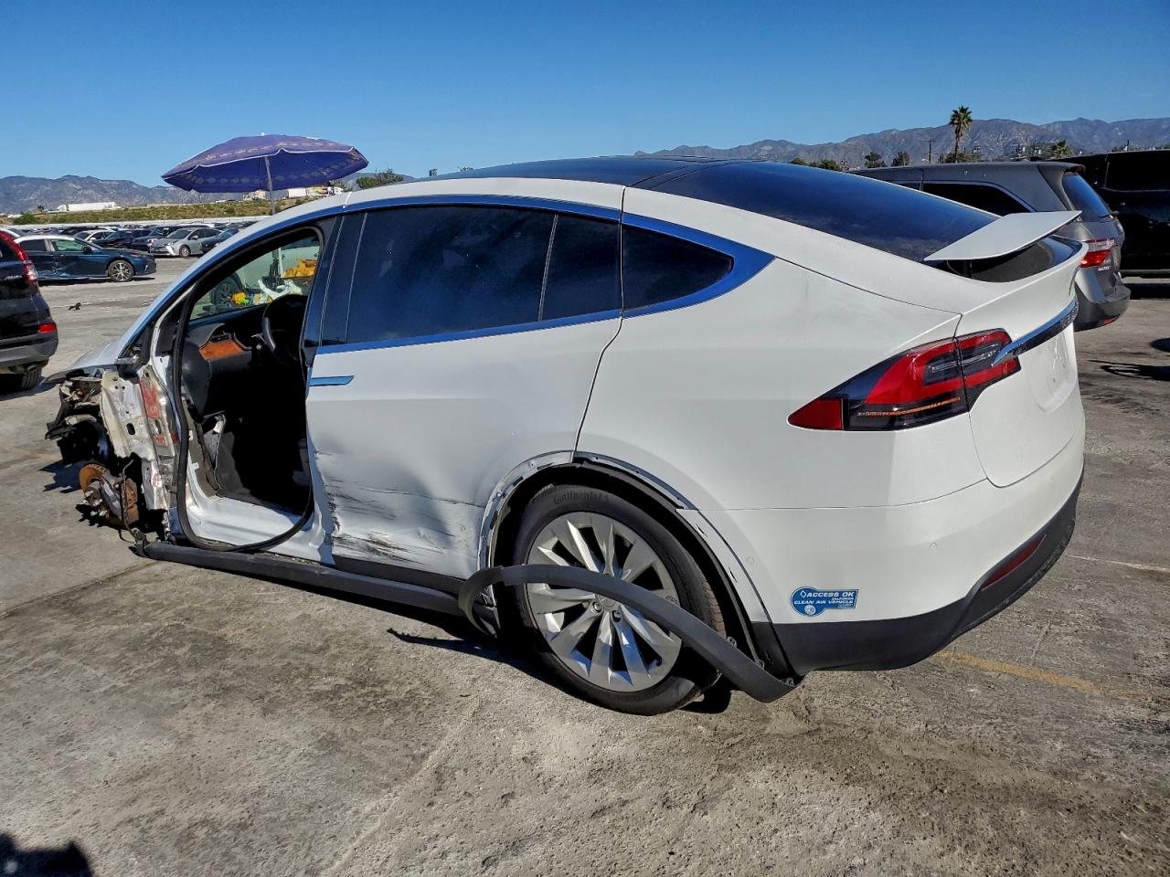 2021 Tesla Model x VIN 5YJXCDE24MF321599 photo 2
