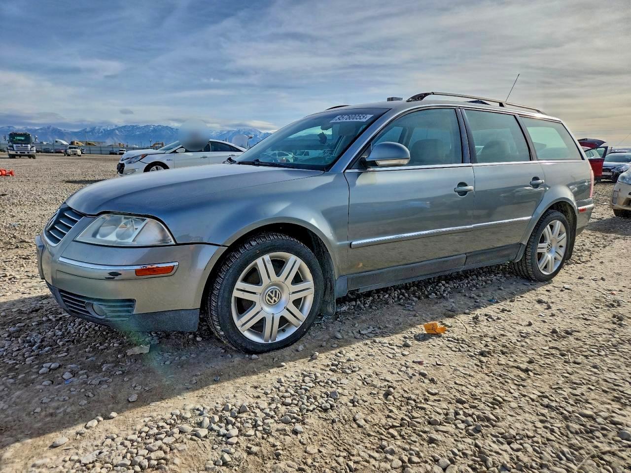 2005 Volkswagen Passat VIN WVWYU63B15E106877 photo 1