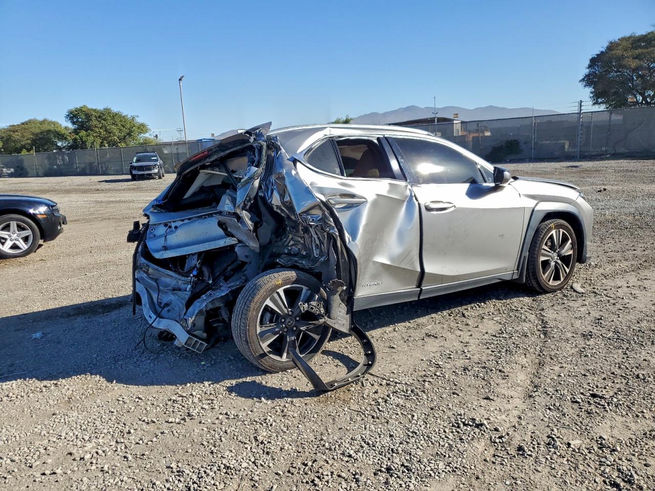2022 Lexus Ux 250h ba VIN JTHX9JBH9N2059961 photo 3