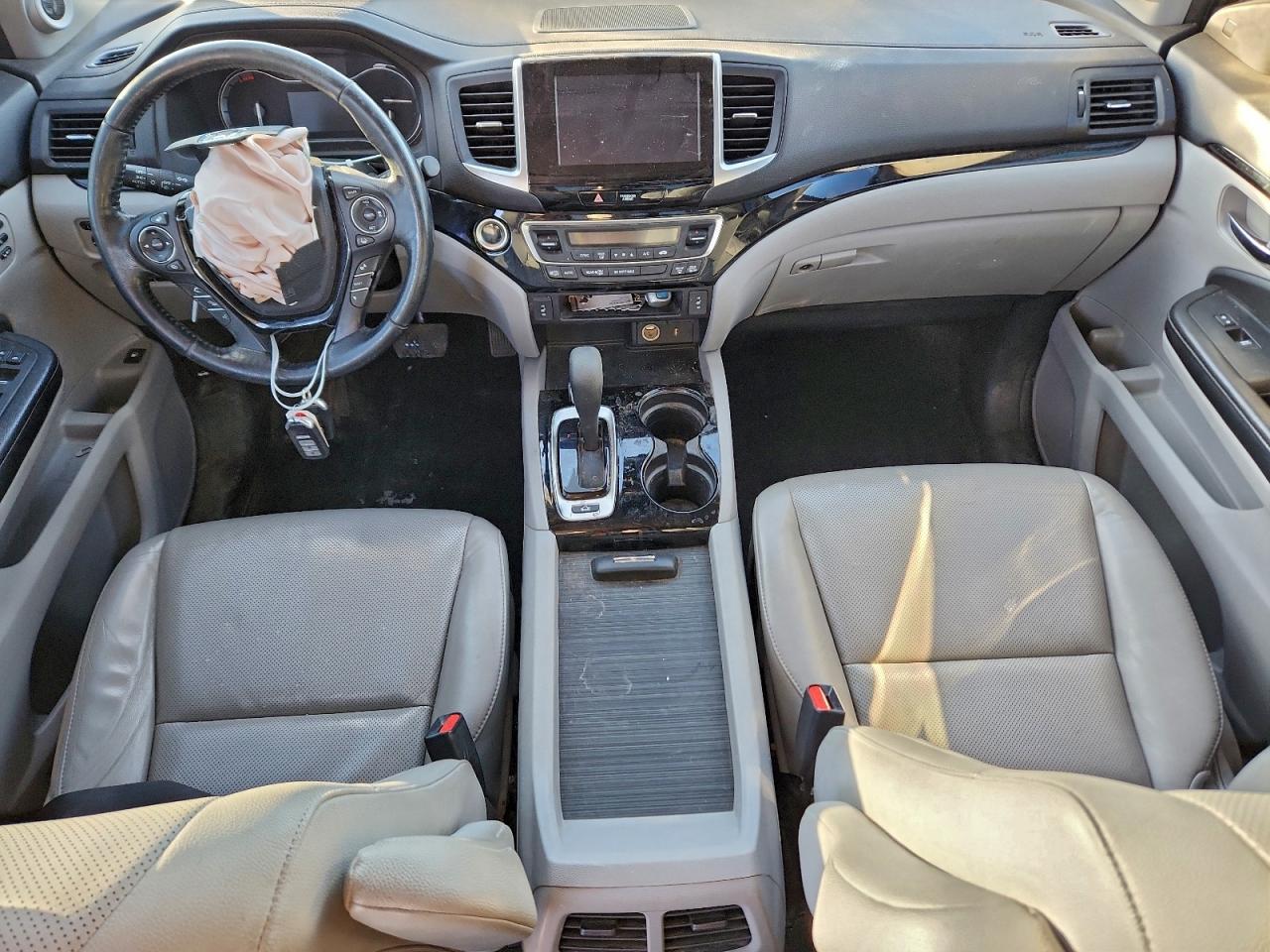 2018 Honda Ridgeline VIN 5FPYK3F72JB017542 photo 8