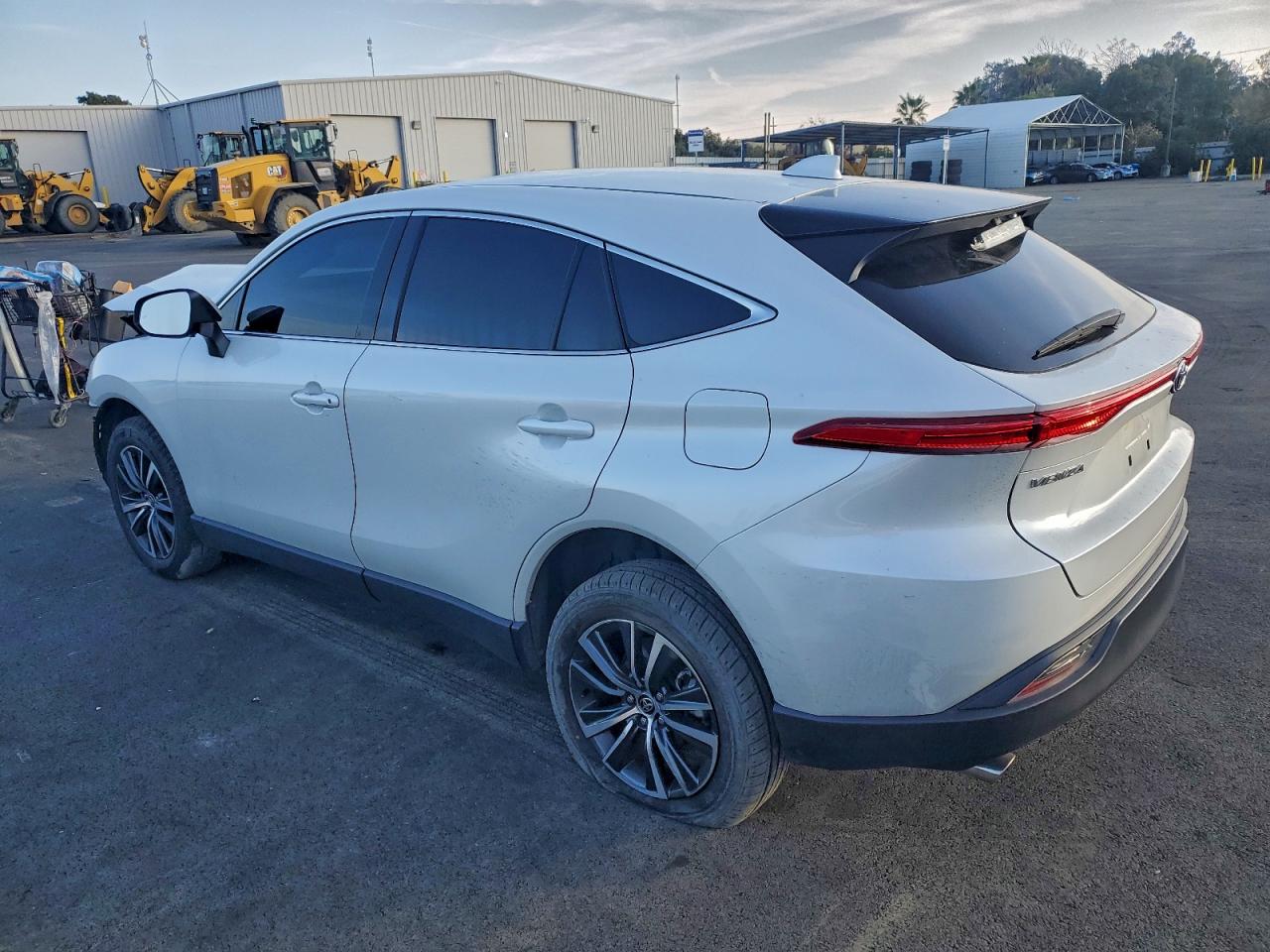 2024 Toyota Venza VIN JTEAAAAH9RJ177936 photo 2