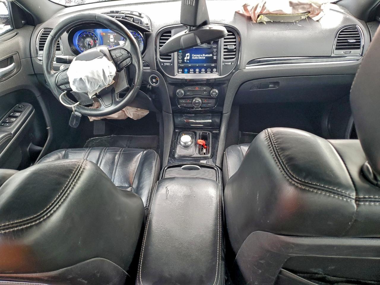 2019 Chrysler 300 VIN 2C3CCABG5KH654015 photo 8