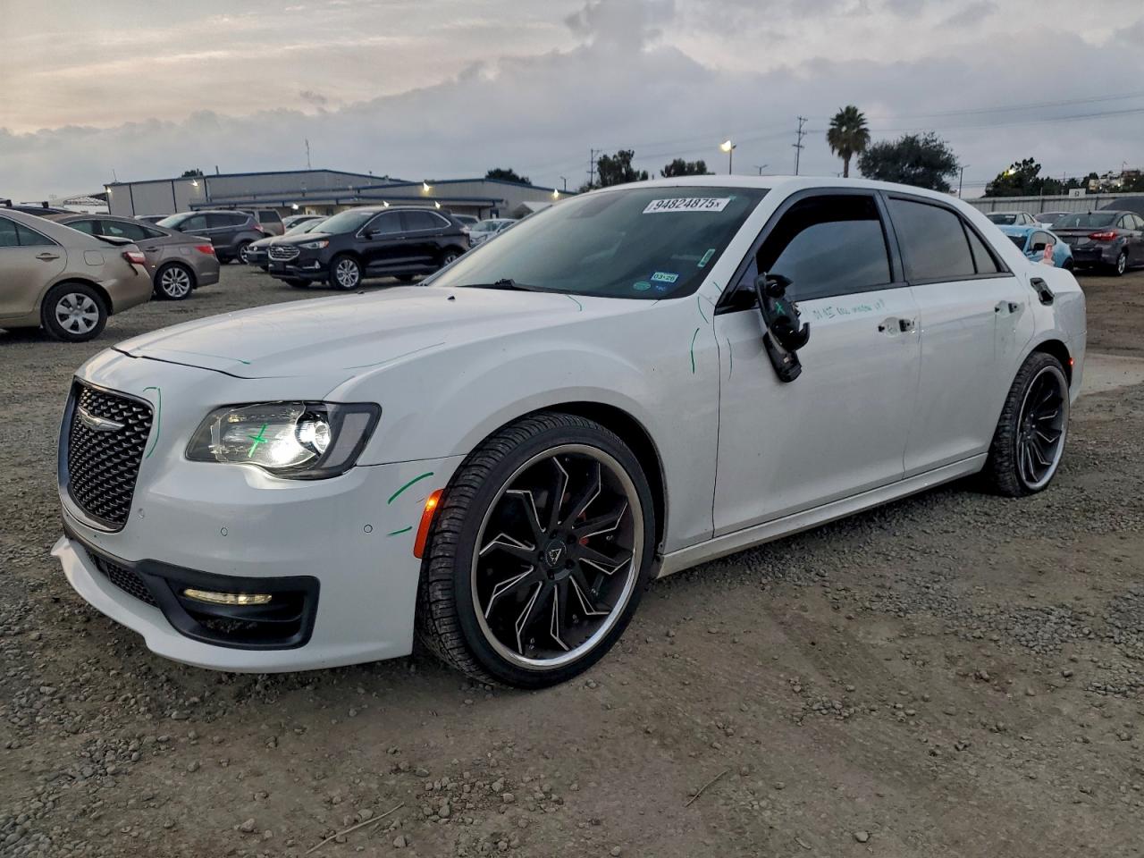 2017 Chrysler 300 VIN 2C3CCABGXHH572368 photo 1