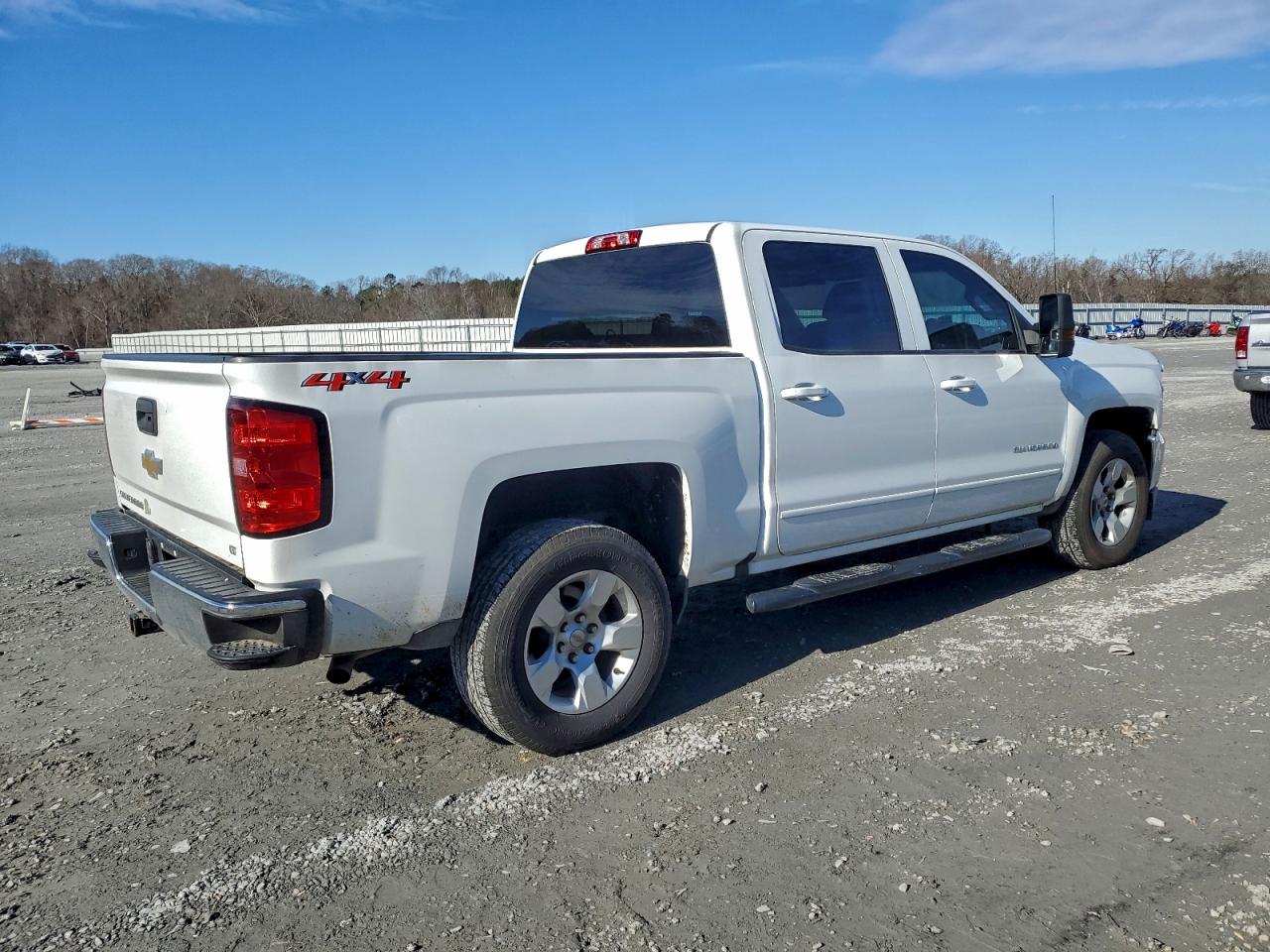 2018 Chevrolet All models VIN 3GCUKREC9JG572233 photo 3