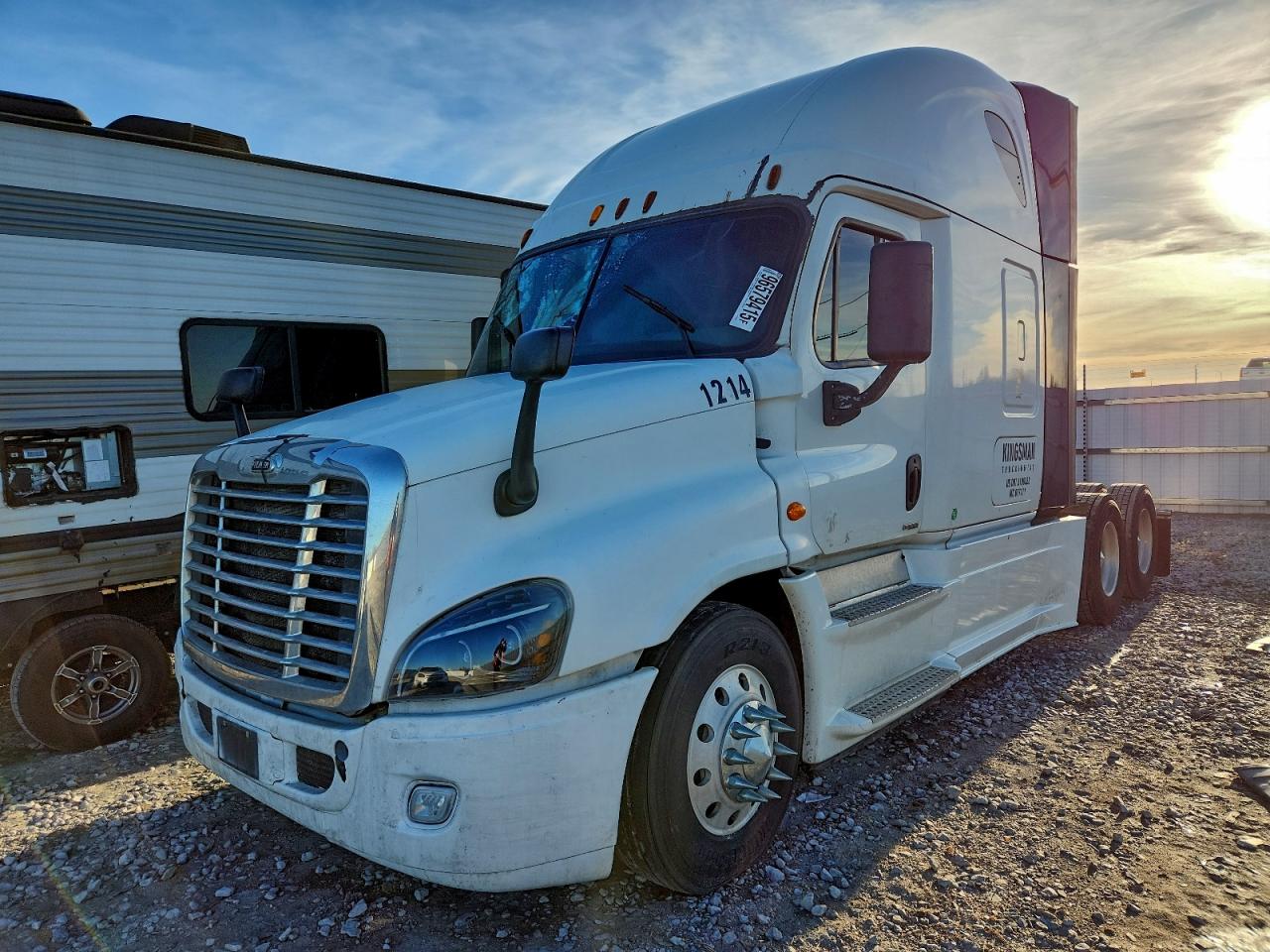 2015 FREIGHTLINER All other VIN 3AKJGLD52FSGC7132 photo 2
