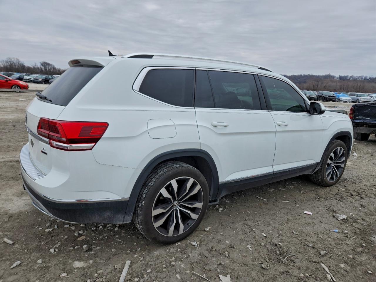 2020 Volkswagen Atlas VIN 1V2TR2CA6LC503875 photo 3