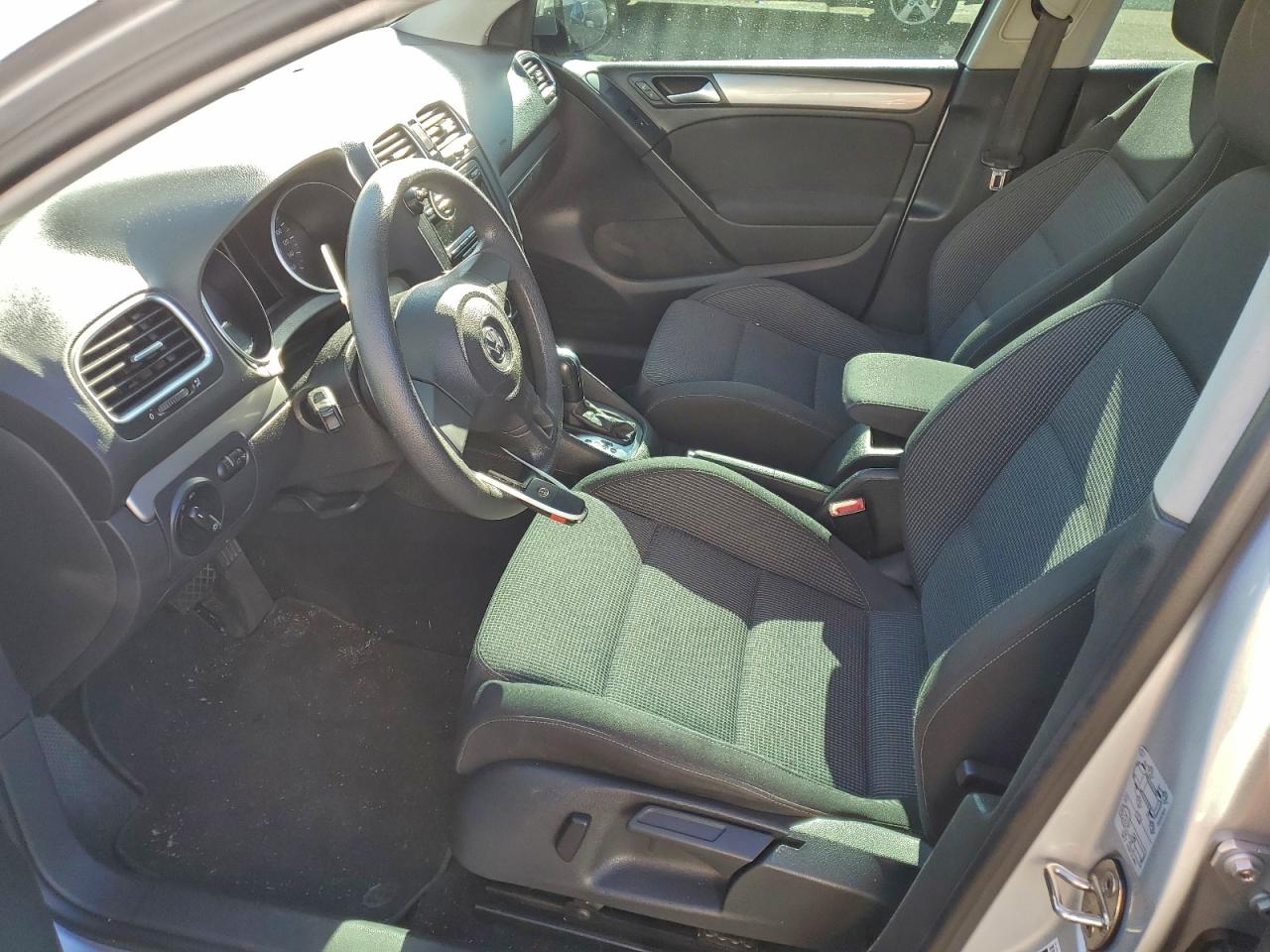 2014 Volkswagen Golf VIN WVWDB7AJ1EW005692 photo 7