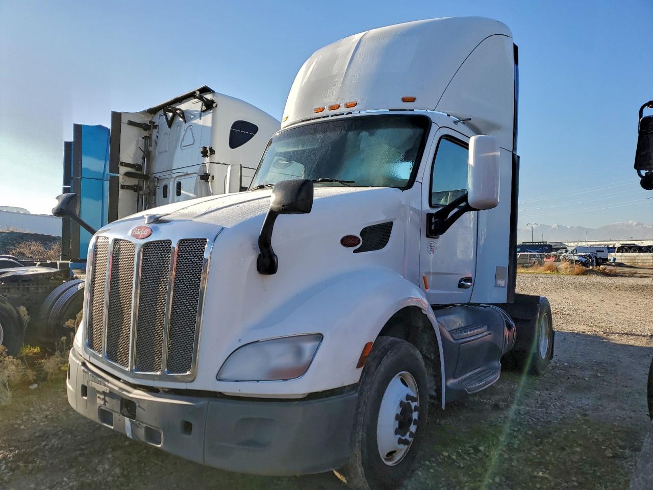 2018 PETERBILT All models VIN 1XPBA48X4JD477392 photo 2