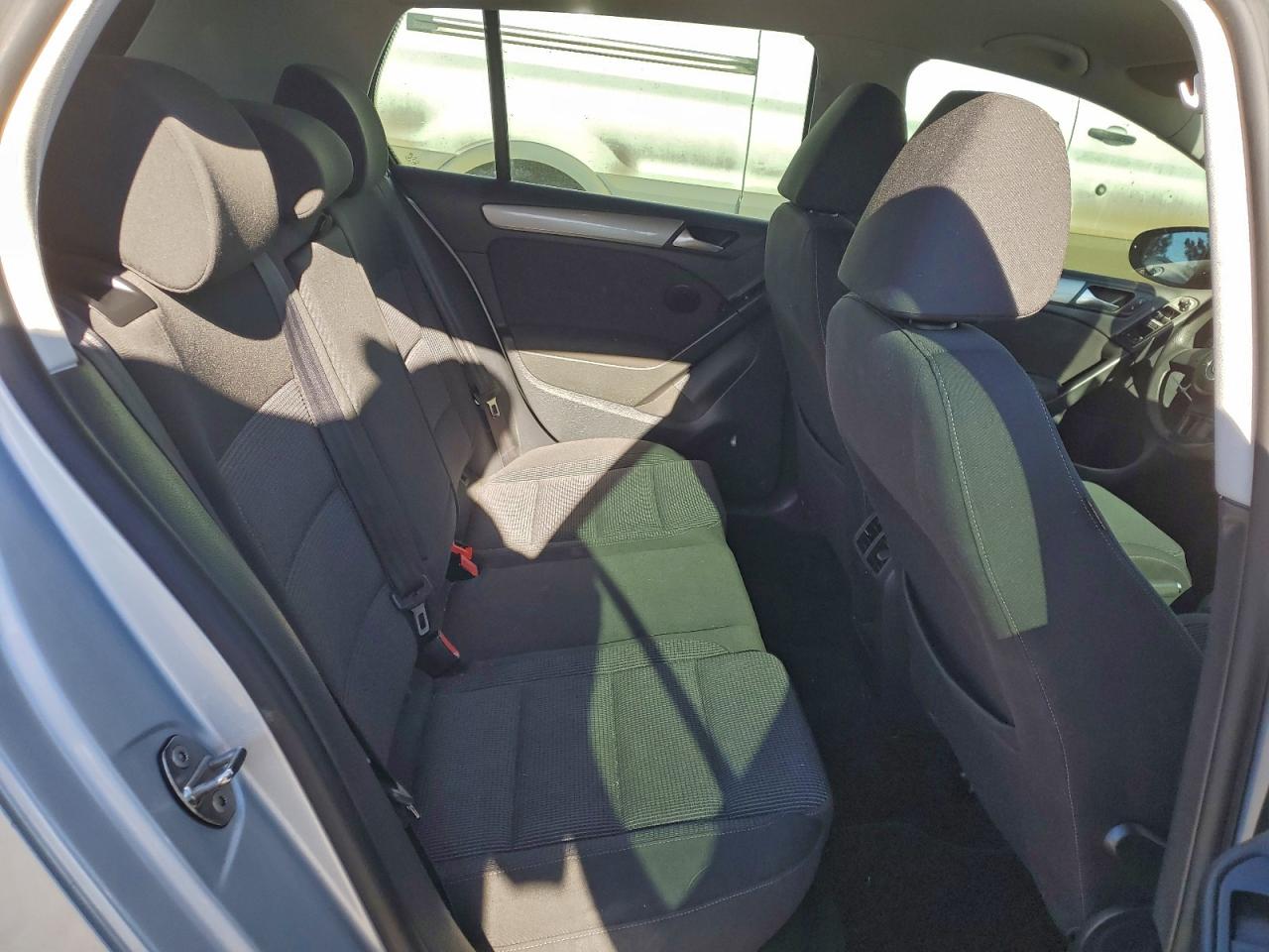2014 Volkswagen Golf VIN WVWDB7AJ1EW005692 photo 10