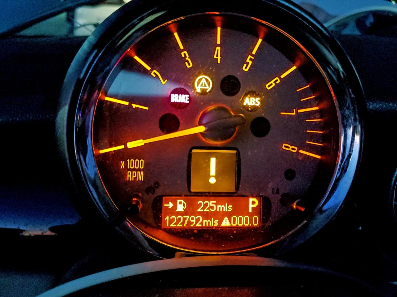 2009 MINI Cooper VIN WMWMM33549TP90331 photo 9