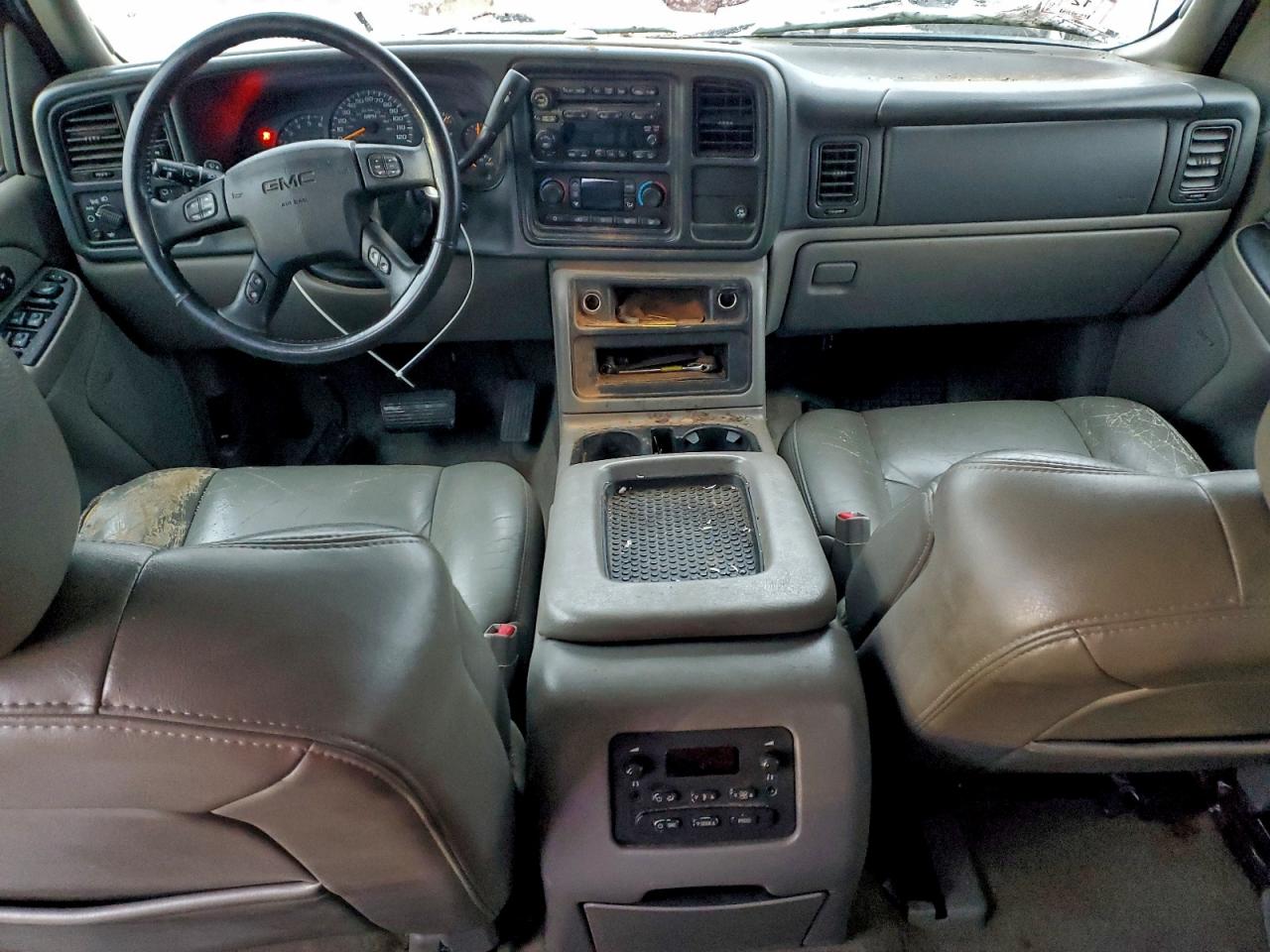 2005 GMC Yukon VIN 1GKFK16Z35J231948 photo 8