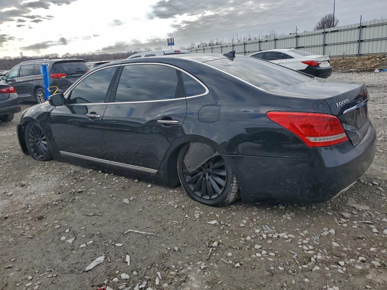 2015 Hyundai Equus VIN KMHGH4JH3FU093323 photo 2